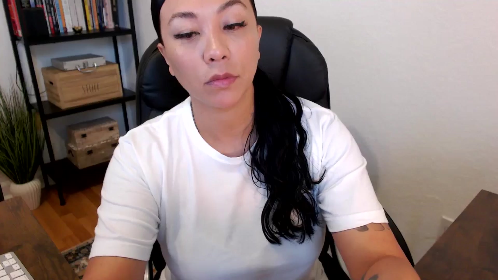 Gallery image thumbnail from MickaylaMoon's myfreecams stream on, 07/16/2024, 14:59 image 10 of 20