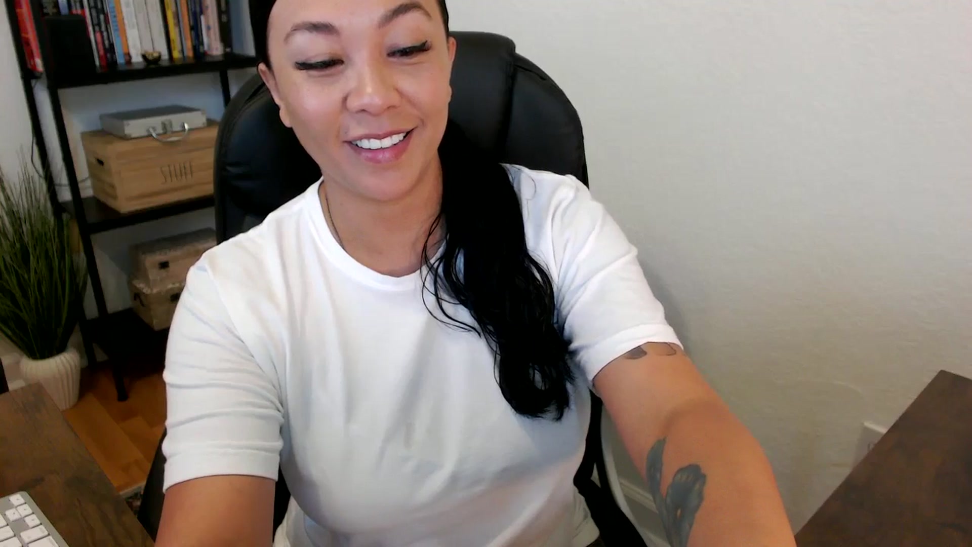 Gallery image thumbnail from MickaylaMoon's myfreecams stream on, 07/16/2024, 14:59 image 5 of 20