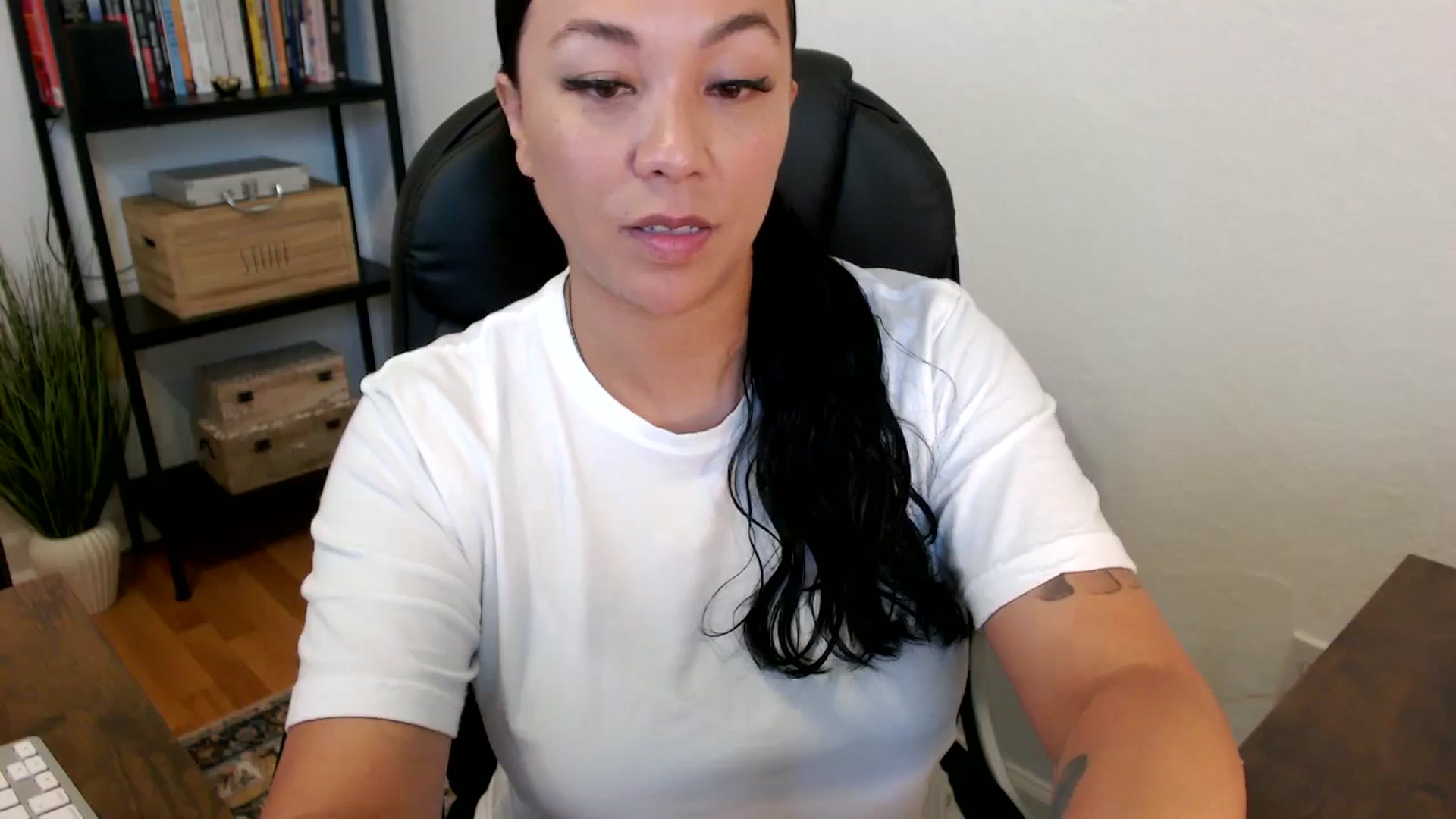 Gallery image thumbnail from MickaylaMoon's myfreecams stream on, 07/16/2024, 14:59 image 13 of 20
