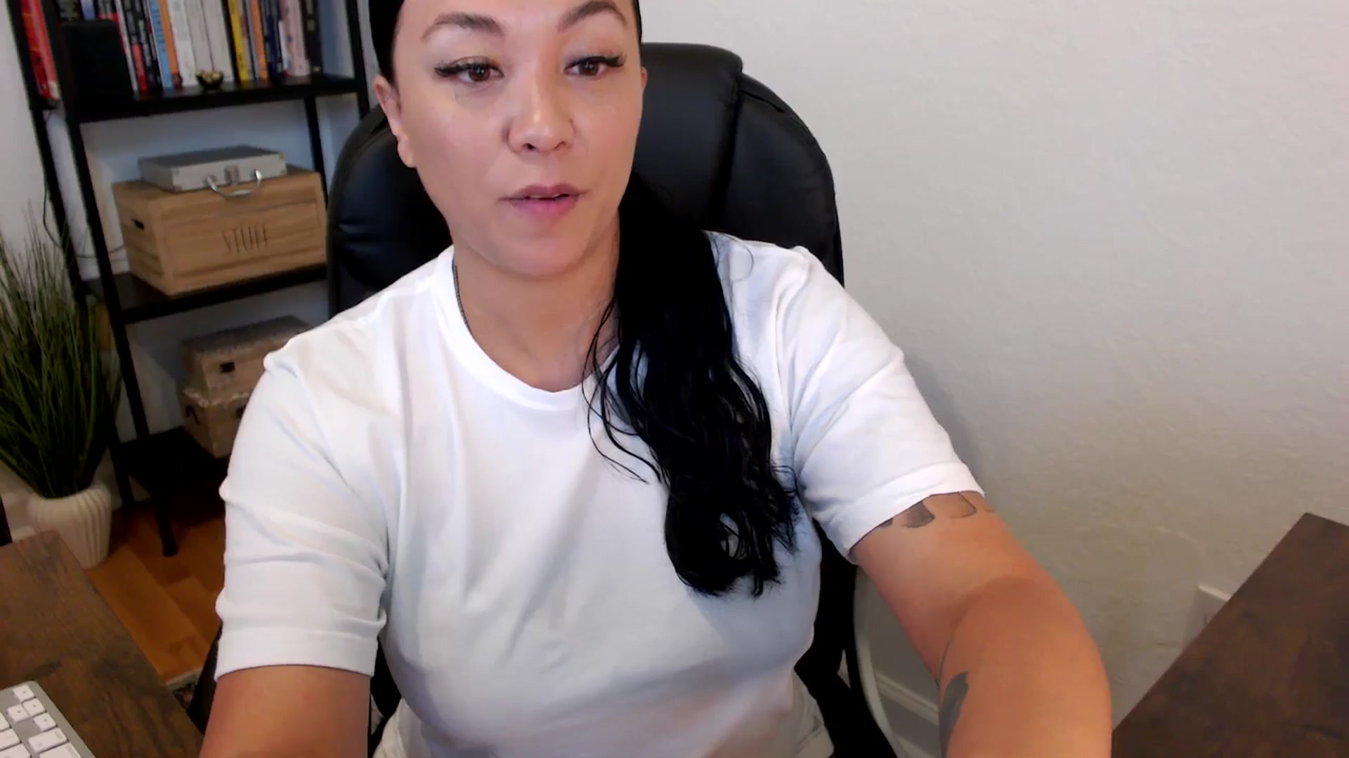 Gallery image thumbnail from MickaylaMoon's myfreecams stream on, 07/16/2024, 14:59 image 7 of 20