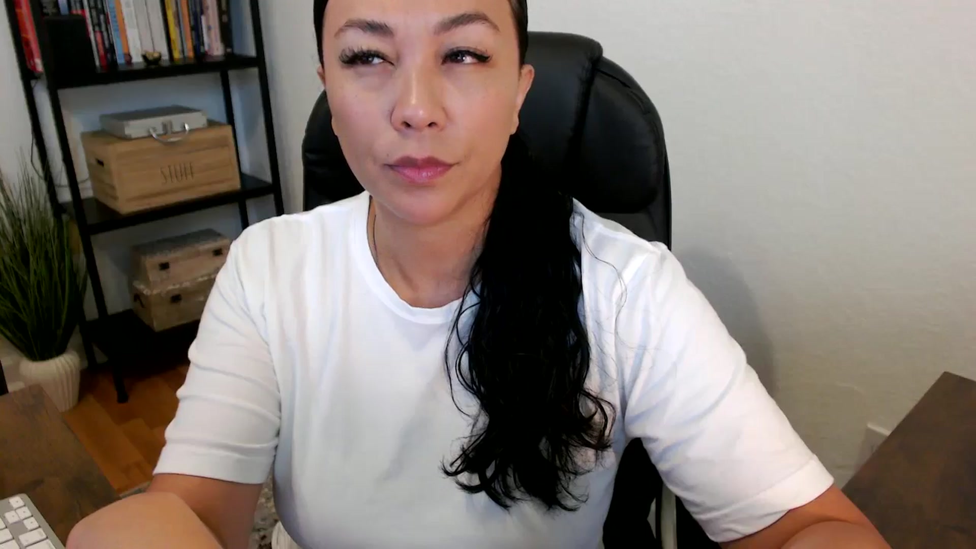 Gallery image thumbnail from MickaylaMoon's myfreecams stream on, 07/16/2024, 14:59 image 18 of 20