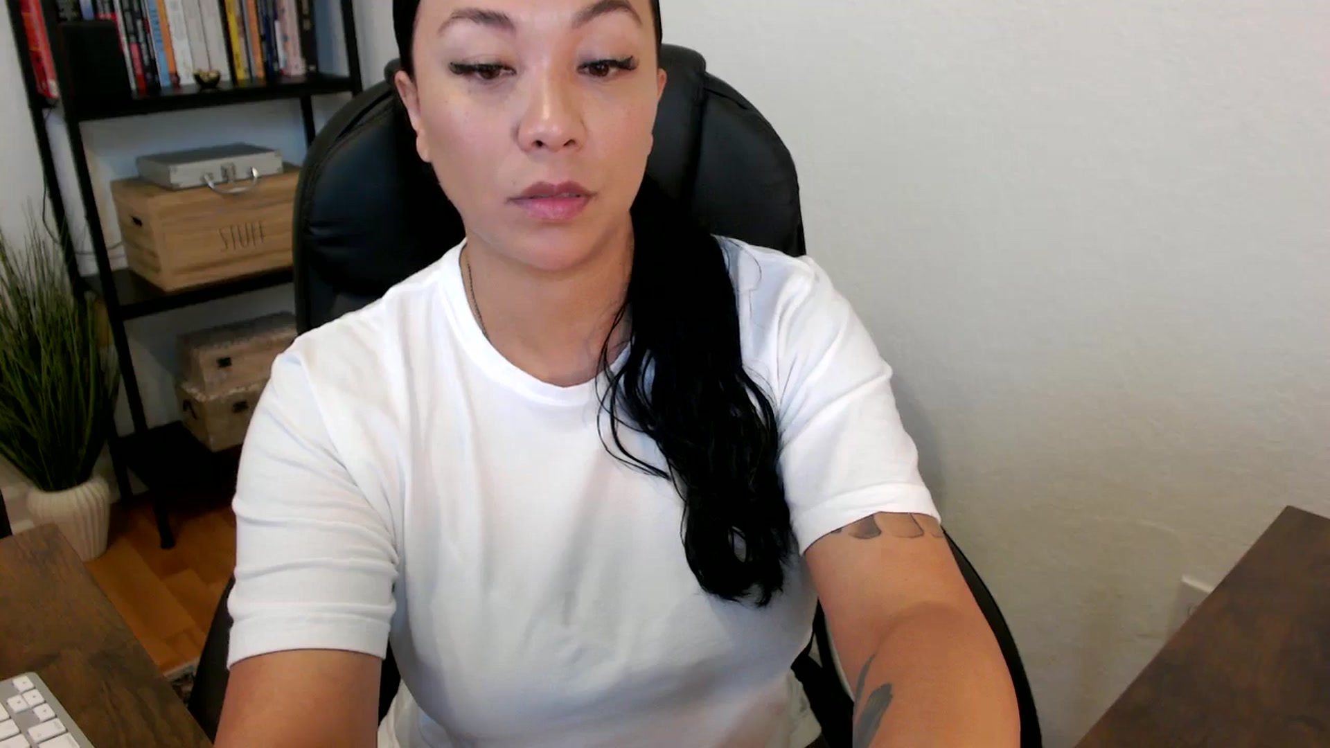 Gallery image thumbnail from MickaylaMoon's myfreecams stream on, 07/16/2024, 14:59 image 6 of 20