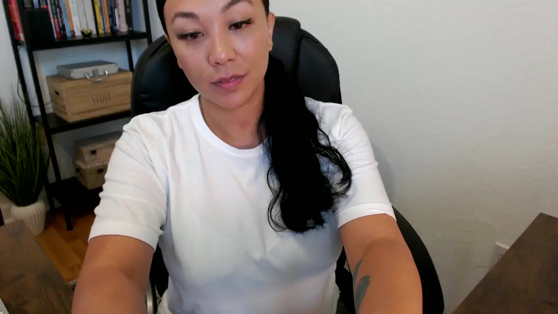 Gallery image thumbnail from MickaylaMoon's myfreecams stream on, 07/16/2024, 15:37 image 12 of 20