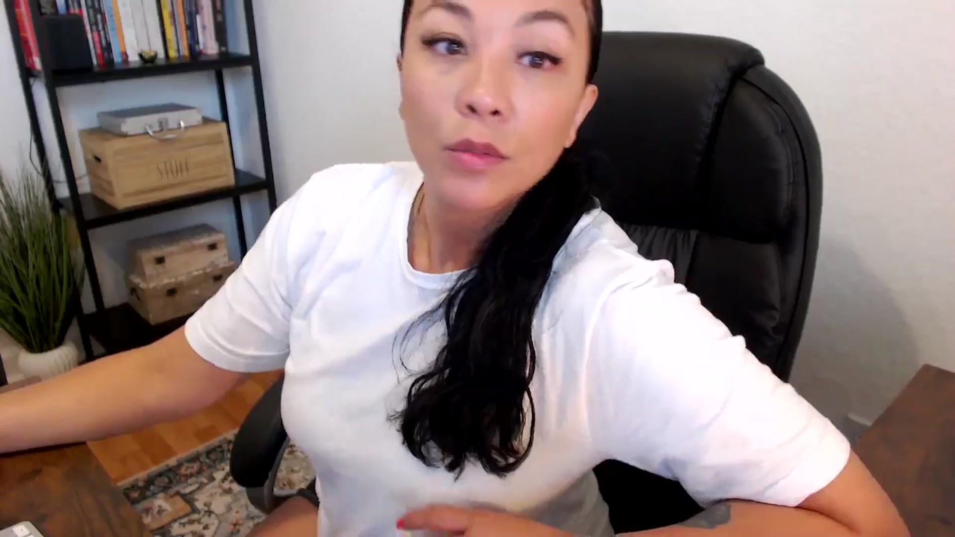 Gallery image thumbnail from MickaylaMoon's myfreecams stream on, 07/16/2024, 15:37 image 8 of 20