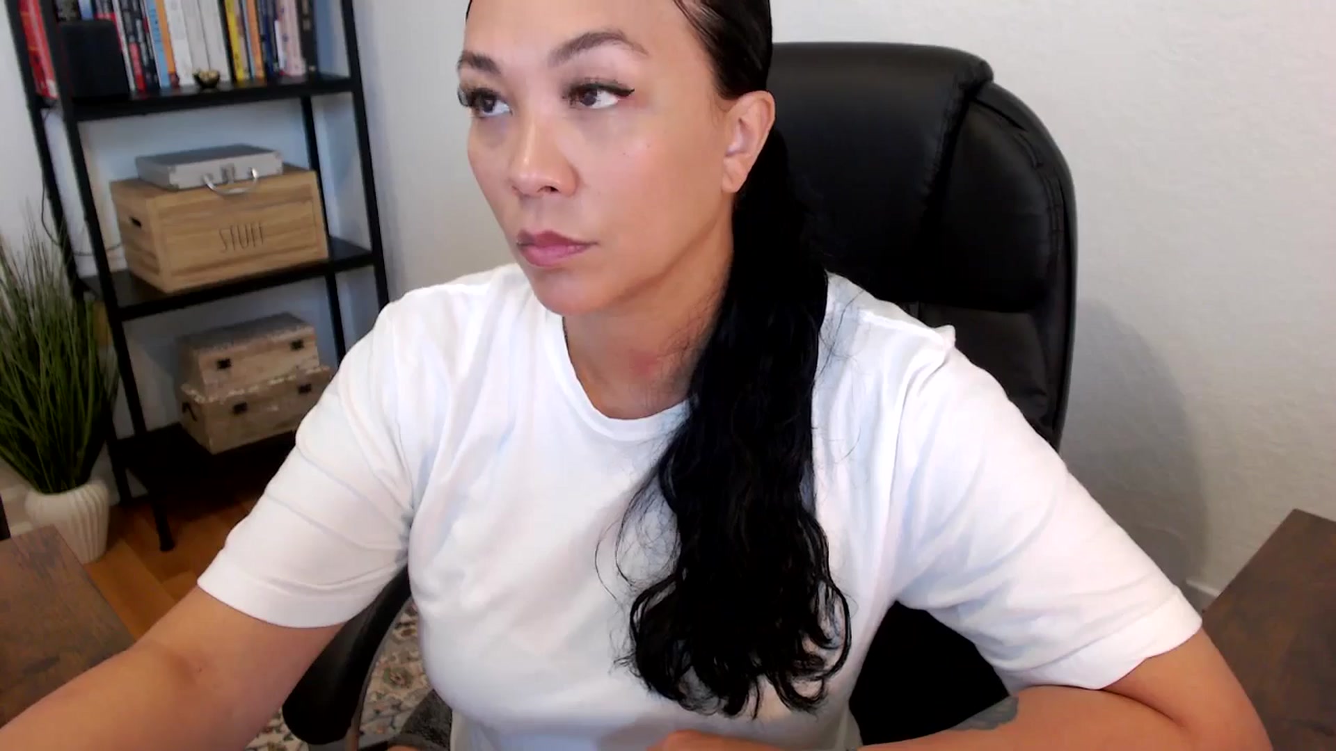 Gallery image thumbnail from MickaylaMoon's myfreecams stream on, 07/16/2024, 15:37 image 10 of 20