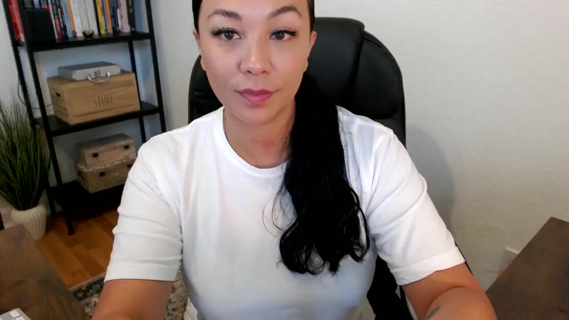 Gallery image thumbnail from MickaylaMoon's myfreecams stream on, 07/16/2024, 15:37 image 1 of 20
