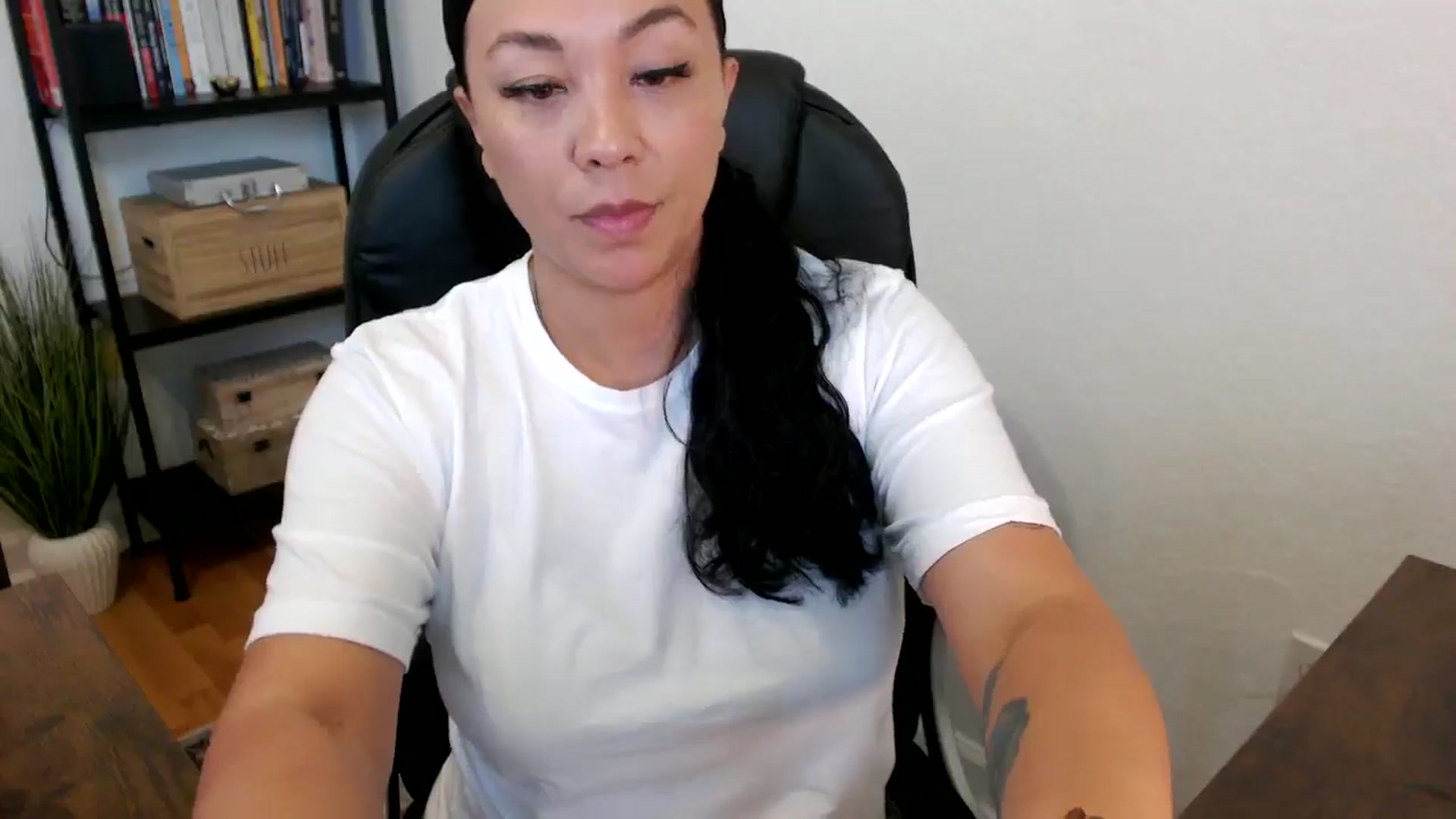 Gallery image thumbnail from MickaylaMoon's myfreecams stream on, 07/16/2024, 15:55 image 17 of 20