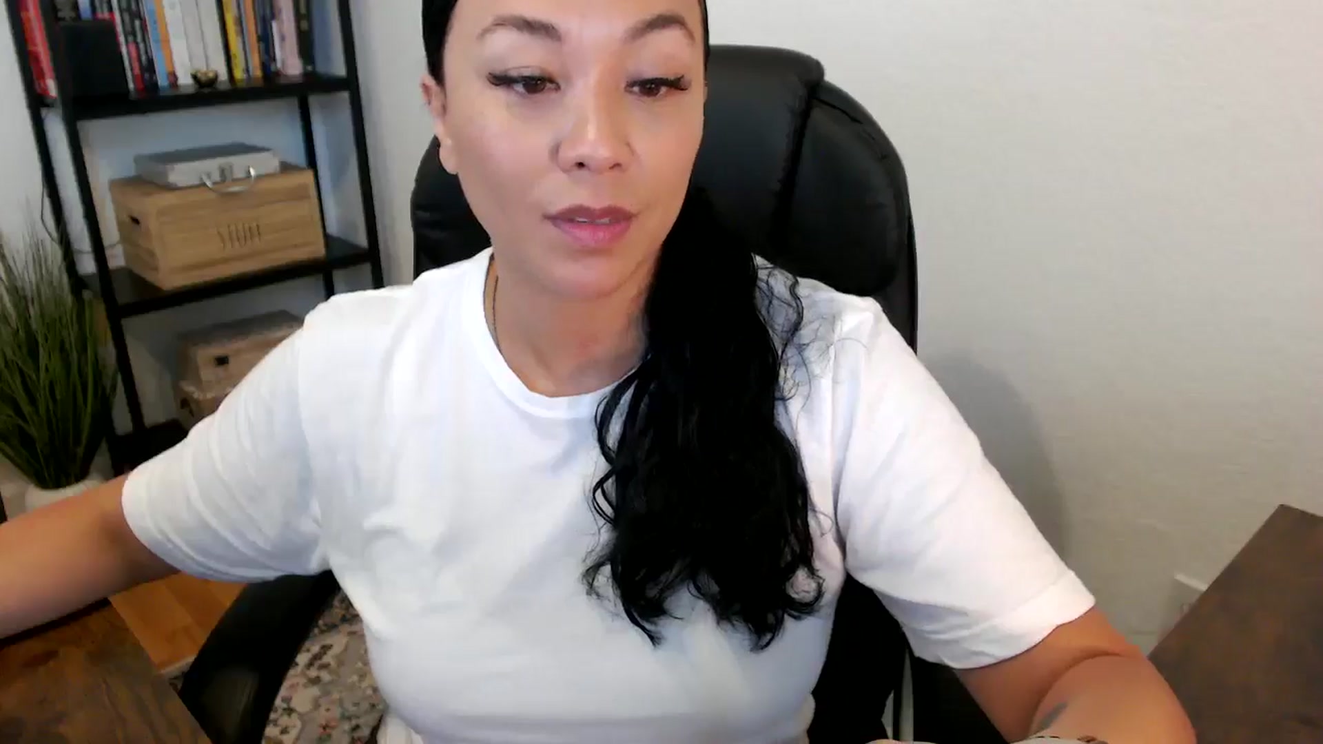 Gallery image thumbnail from MickaylaMoon's myfreecams stream on, 07/16/2024, 15:55 image 8 of 20