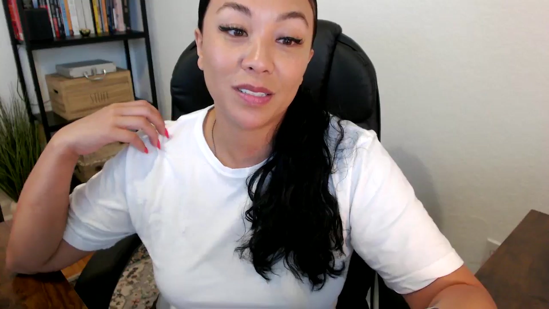 Gallery image thumbnail from MickaylaMoon's myfreecams stream on, 07/16/2024, 15:55 image 10 of 20