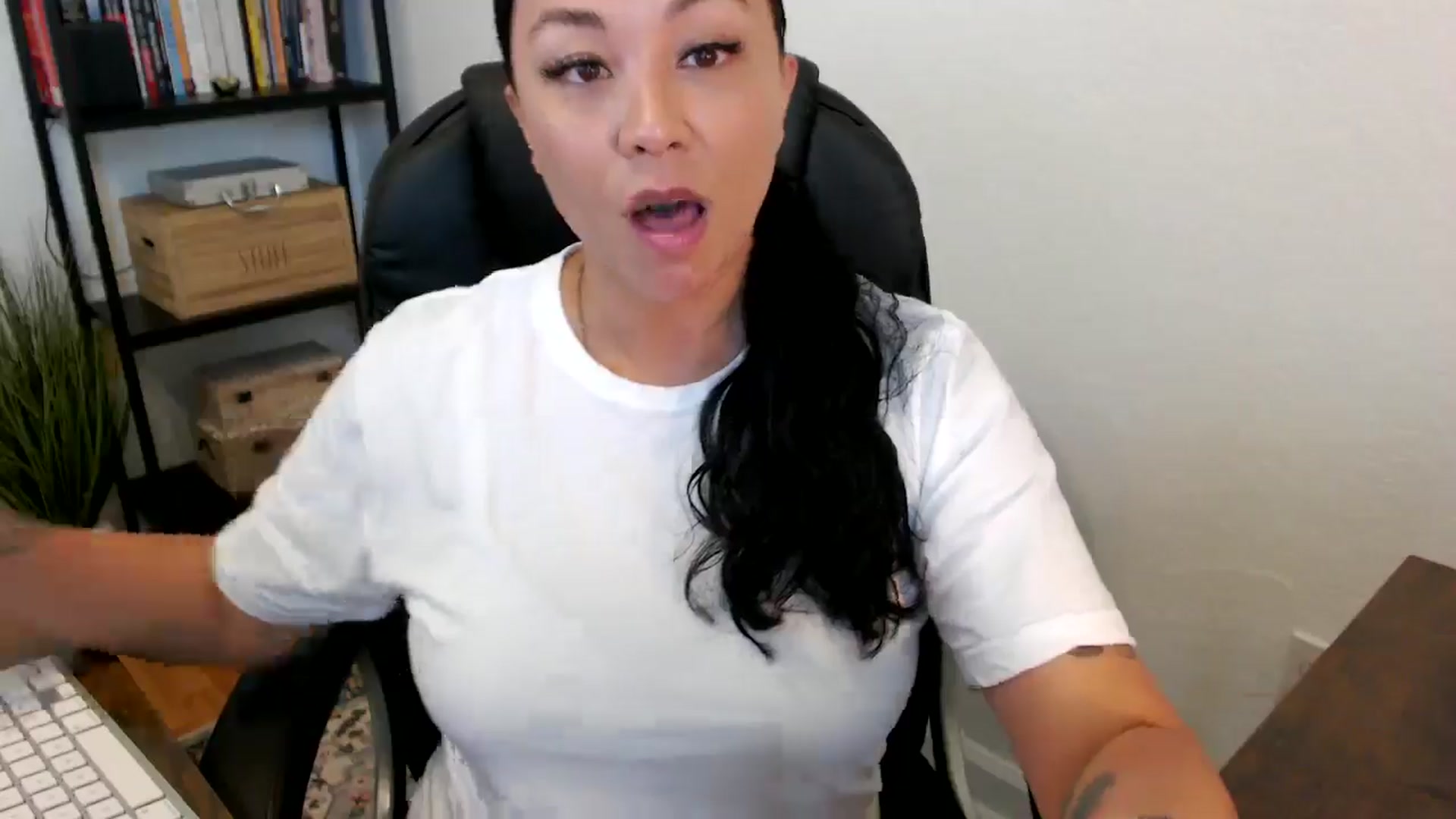 Gallery image thumbnail from MickaylaMoon's myfreecams stream on, 07/16/2024, 15:55 image 3 of 20