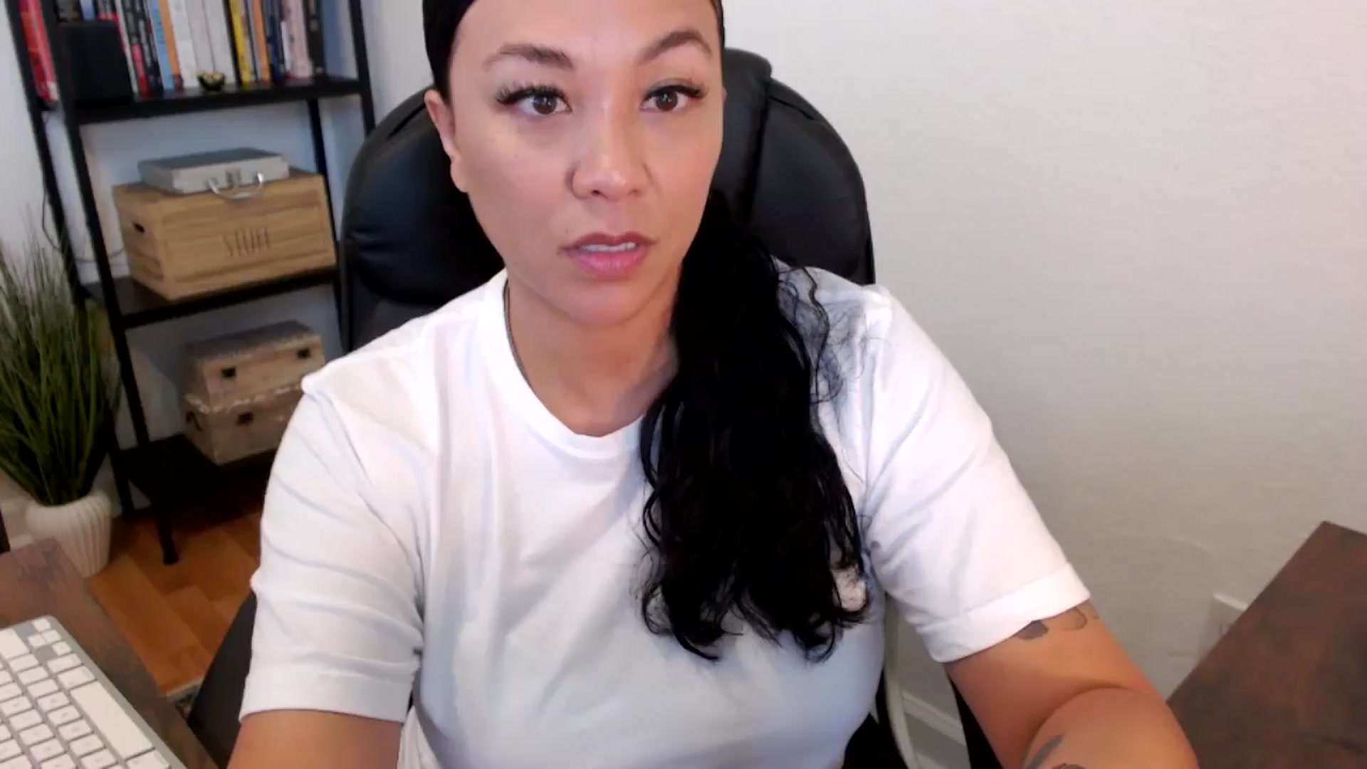 Gallery image thumbnail from MickaylaMoon's myfreecams stream on, 07/16/2024, 15:55 image 7 of 20