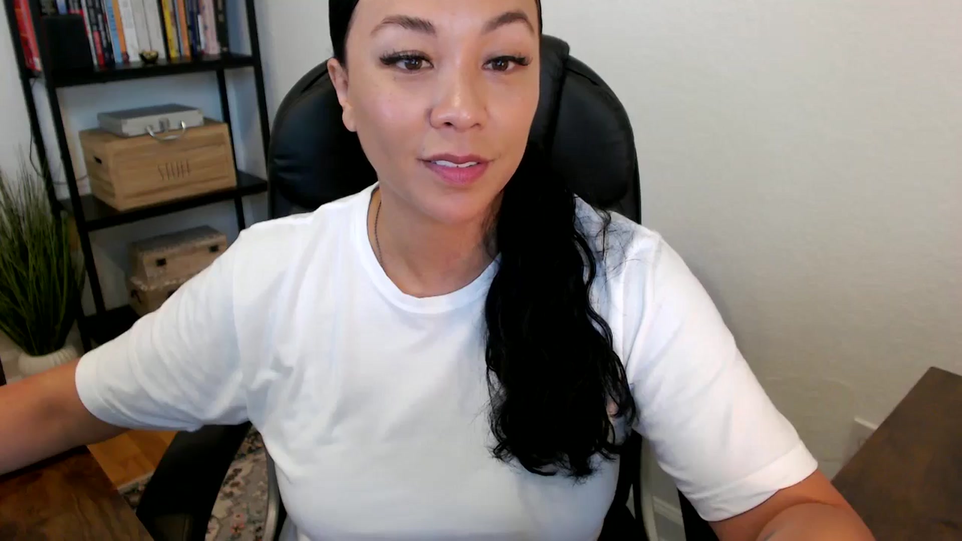 Gallery image thumbnail from MickaylaMoon's myfreecams stream on, 07/16/2024, 15:55 image 15 of 20