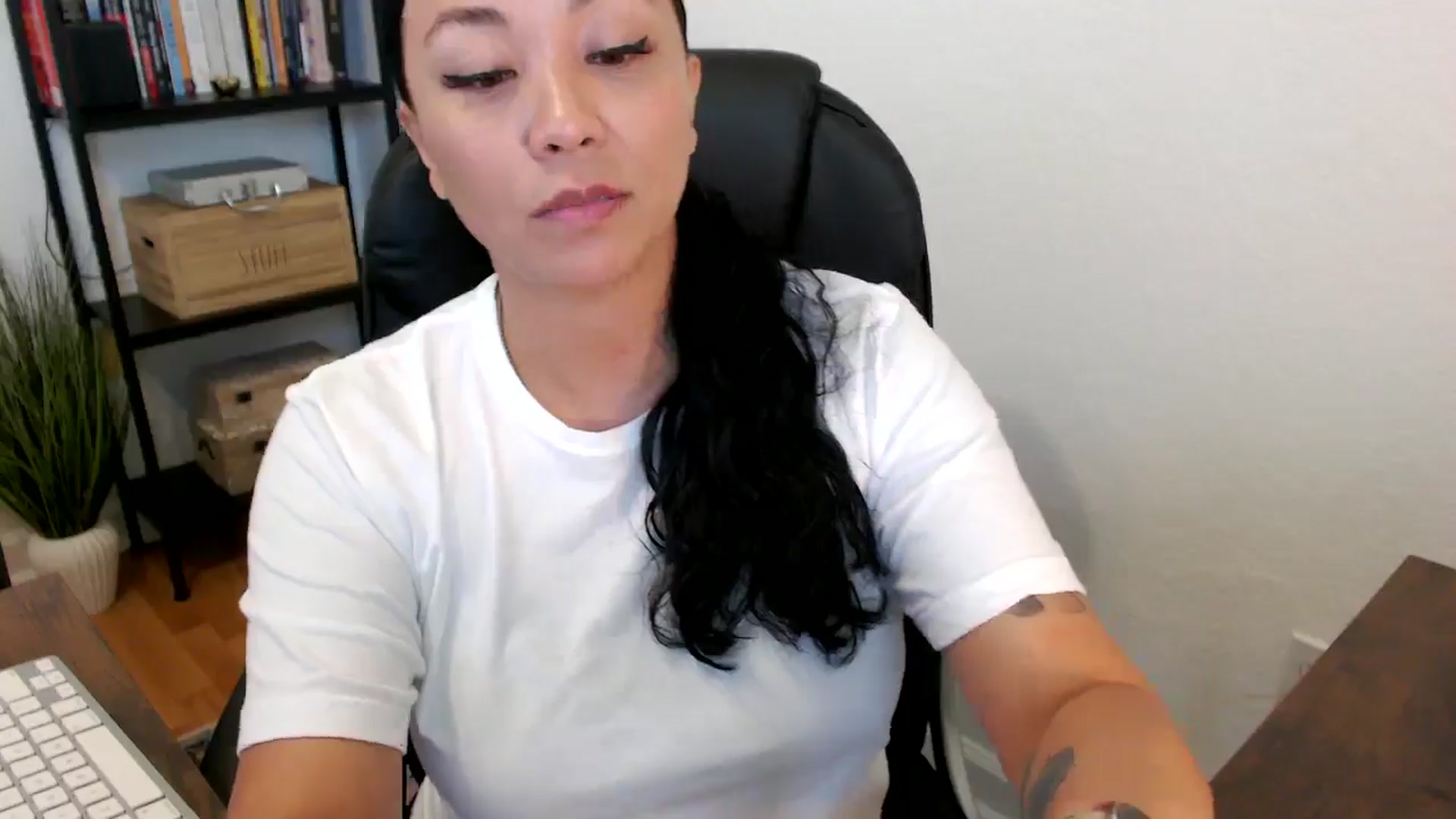 Gallery image thumbnail from MickaylaMoon's myfreecams stream on, 07/16/2024, 15:55 image 5 of 20