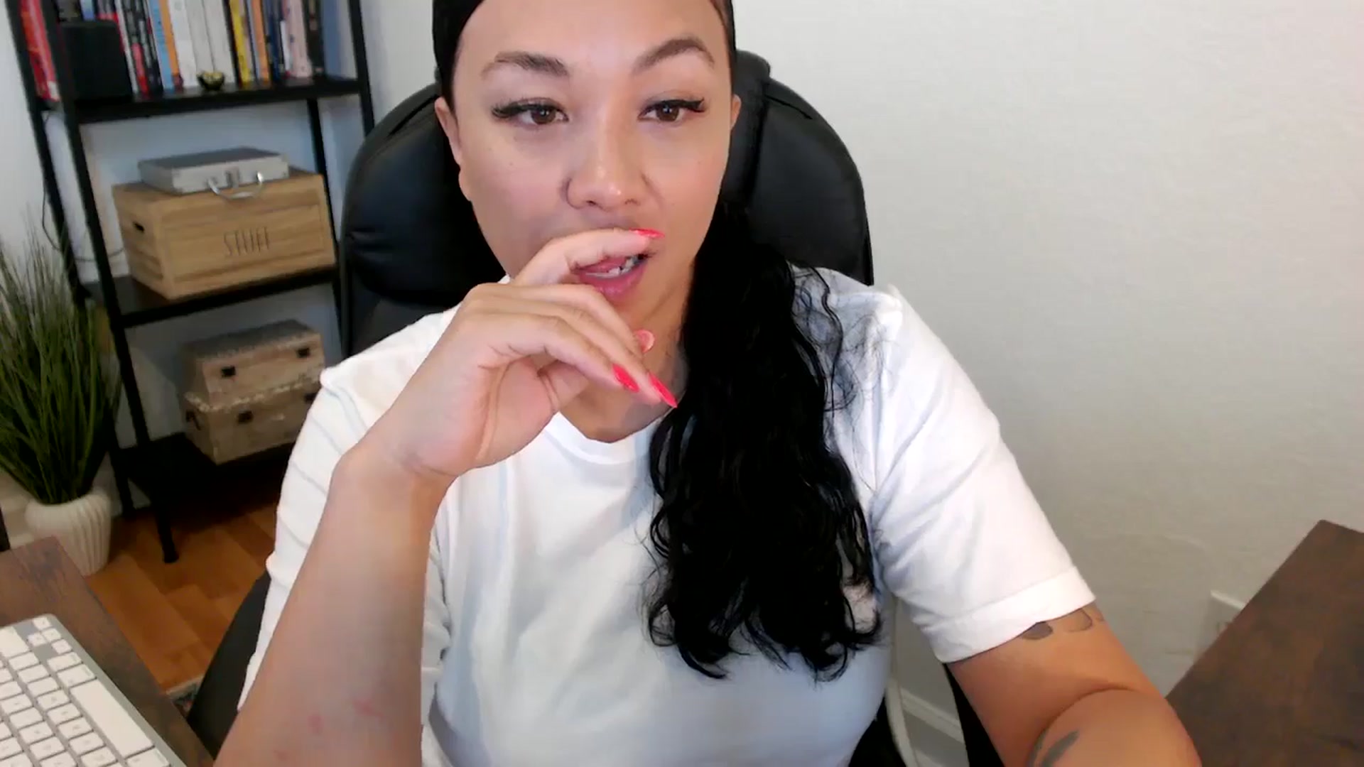Gallery image thumbnail from MickaylaMoon's myfreecams stream on, 07/16/2024, 15:55 image 6 of 20
