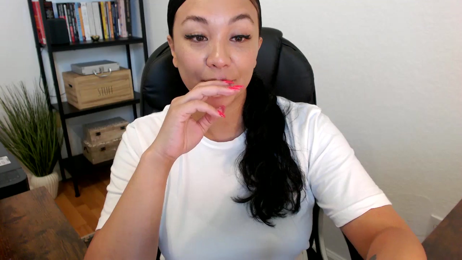 Gallery image thumbnail from MickaylaMoon's myfreecams stream on, 07/16/2024, 16:20 image 17 of 20