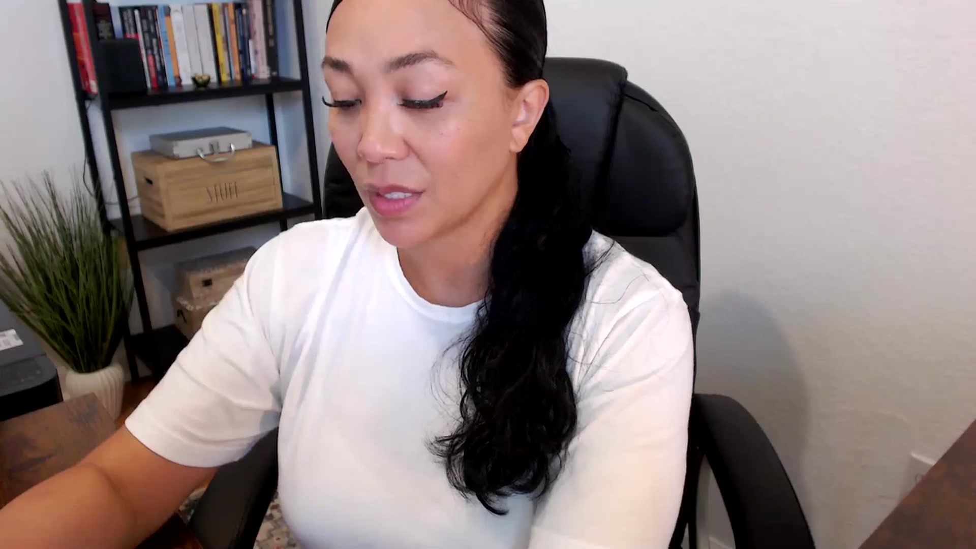 Gallery image thumbnail from MickaylaMoon's myfreecams stream on, 07/16/2024, 16:20 image 14 of 20