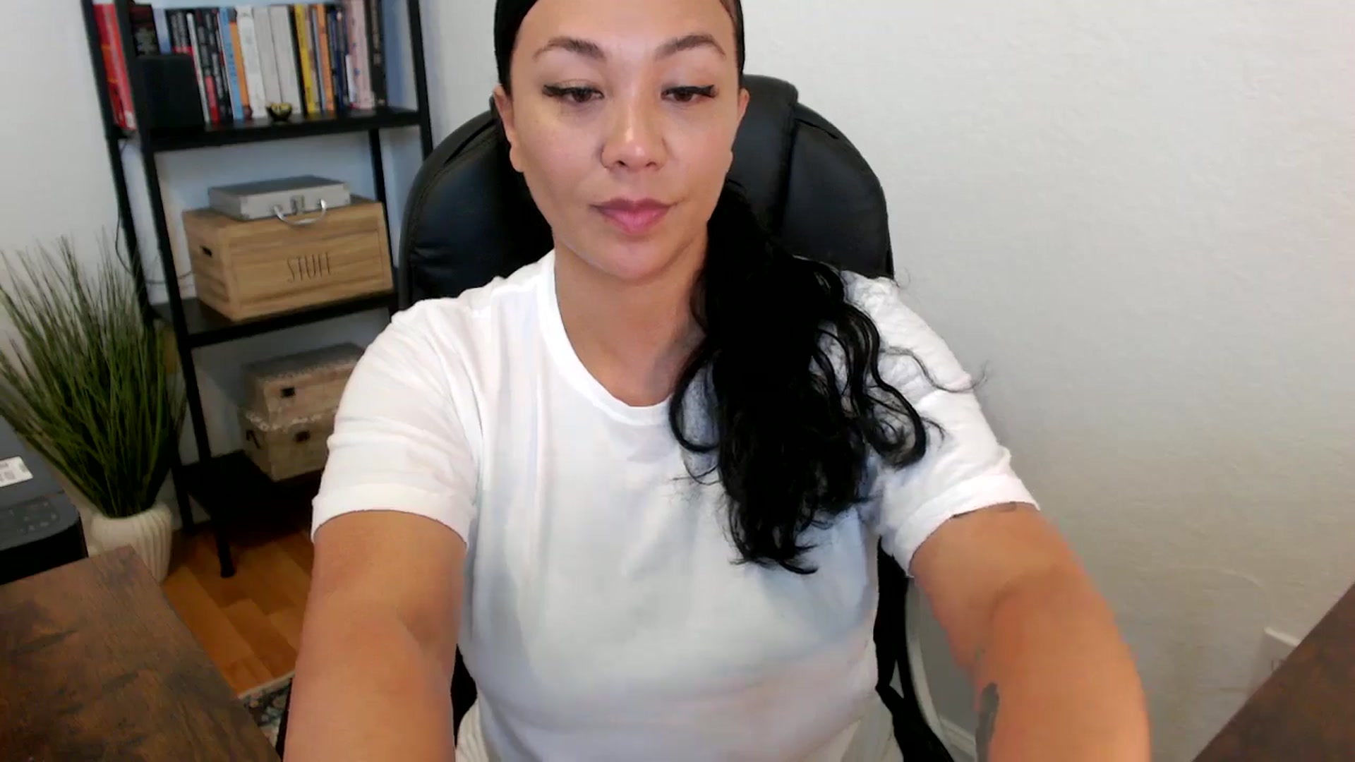 Gallery image thumbnail from MickaylaMoon's myfreecams stream on, 07/16/2024, 16:20 image 2 of 20