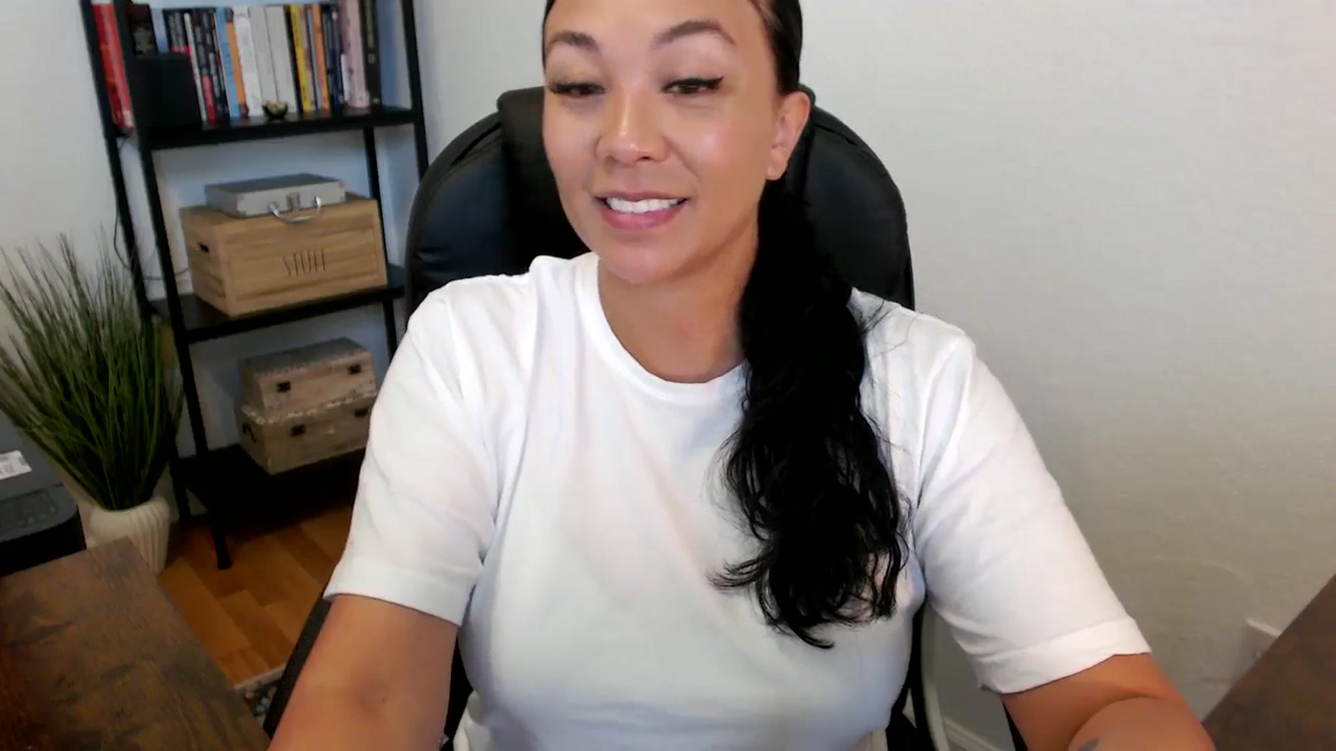 Gallery image thumbnail from MickaylaMoon's myfreecams stream on, 07/16/2024, 16:20 image 16 of 20