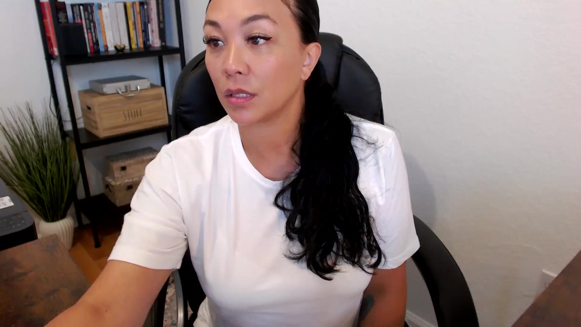 Gallery image thumbnail from MickaylaMoon's myfreecams stream on, 07/16/2024, 16:20 image 3 of 20