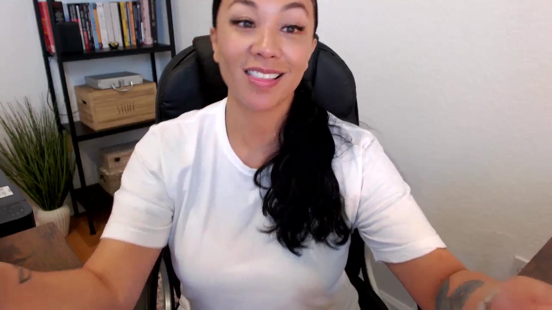 Gallery image thumbnail from MickaylaMoon's myfreecams stream on, 07/16/2024, 16:20 image 4 of 20