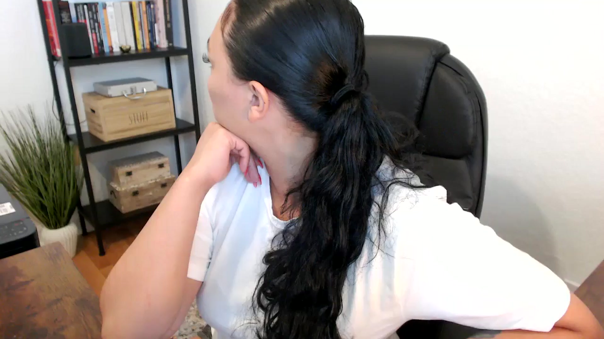 Gallery image thumbnail from MickaylaMoon's myfreecams stream on, 07/16/2024, 16:20 image 1 of 20