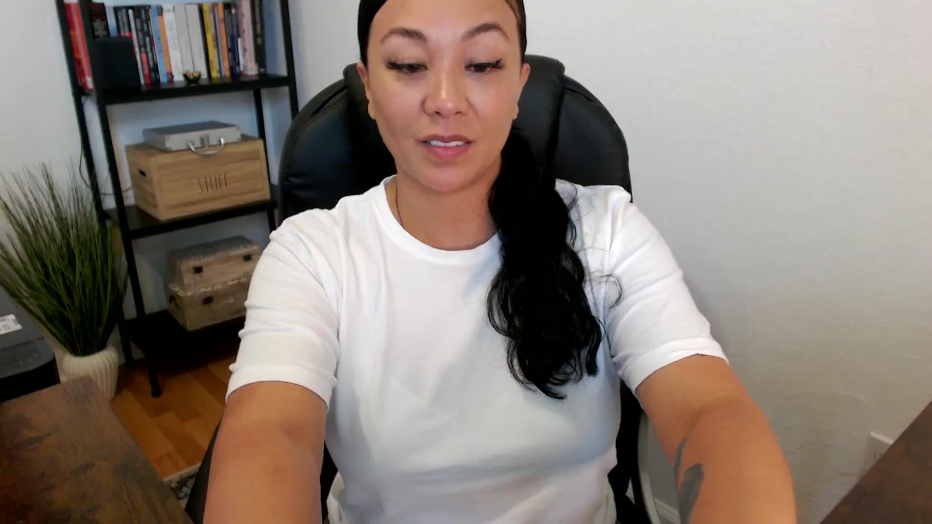 Gallery image thumbnail from MickaylaMoon's myfreecams stream on, 07/16/2024, 16:20 image 19 of 20