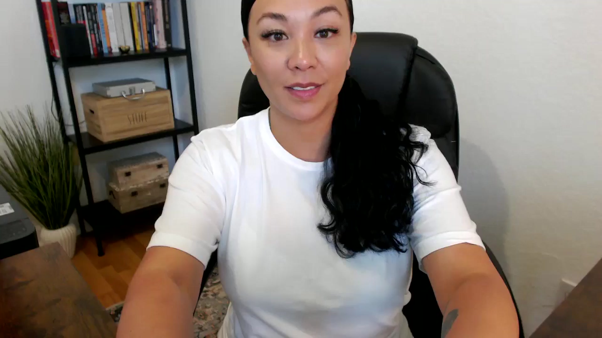Gallery image thumbnail from MickaylaMoon's myfreecams stream on, 07/16/2024, 17:33 image 1 of 20