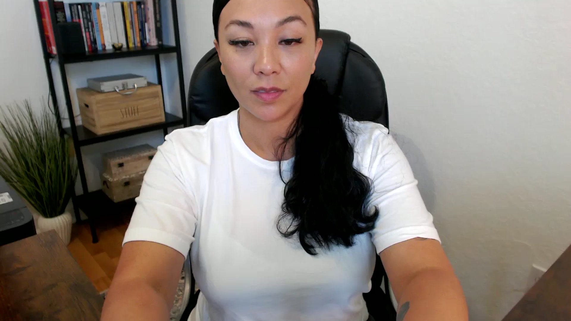 Gallery image thumbnail from MickaylaMoon's myfreecams stream on, 07/16/2024, 17:33 image 8 of 20