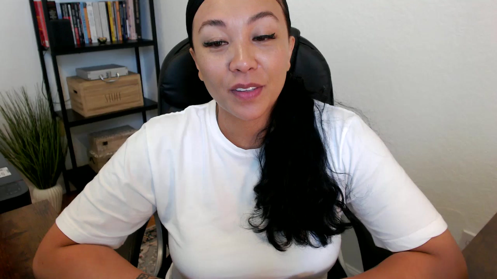 Gallery image thumbnail from MickaylaMoon's myfreecams stream on, 07/16/2024, 17:33 image 11 of 20