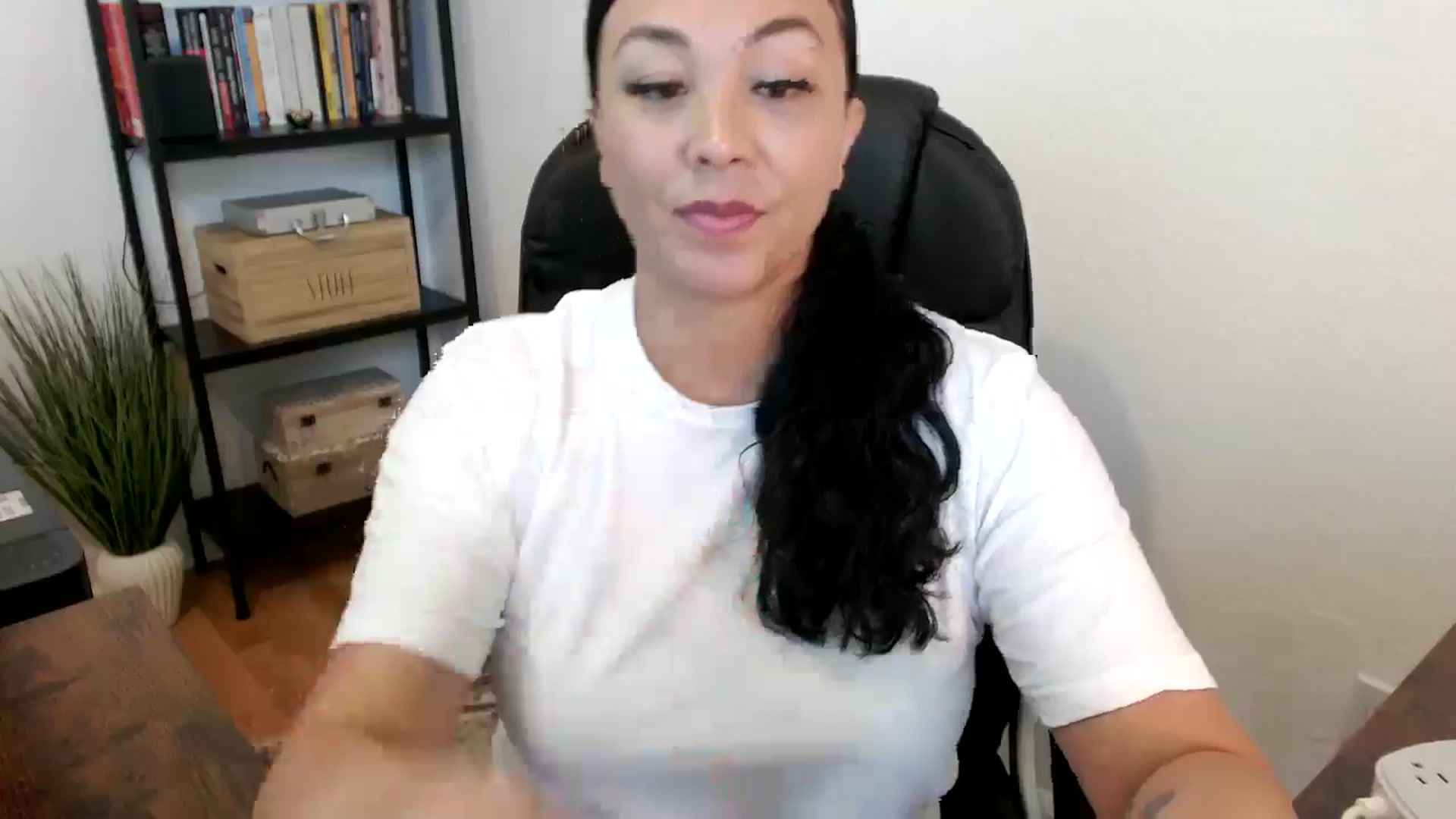 Gallery image thumbnail from MickaylaMoon's myfreecams stream on, 07/16/2024, 17:33 image 20 of 20