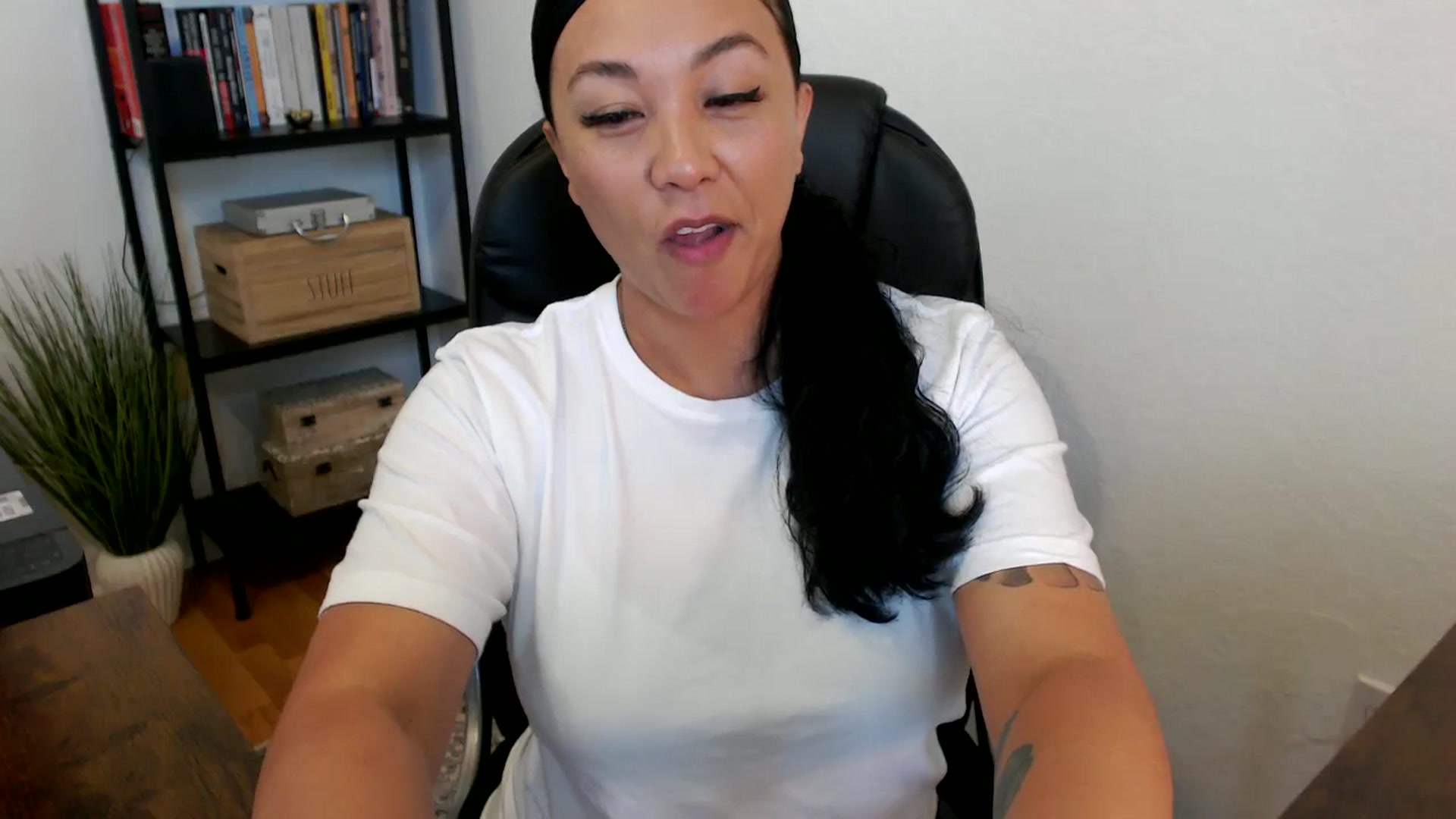 Gallery image thumbnail from MickaylaMoon's myfreecams stream on, 07/16/2024, 17:33 image 10 of 20