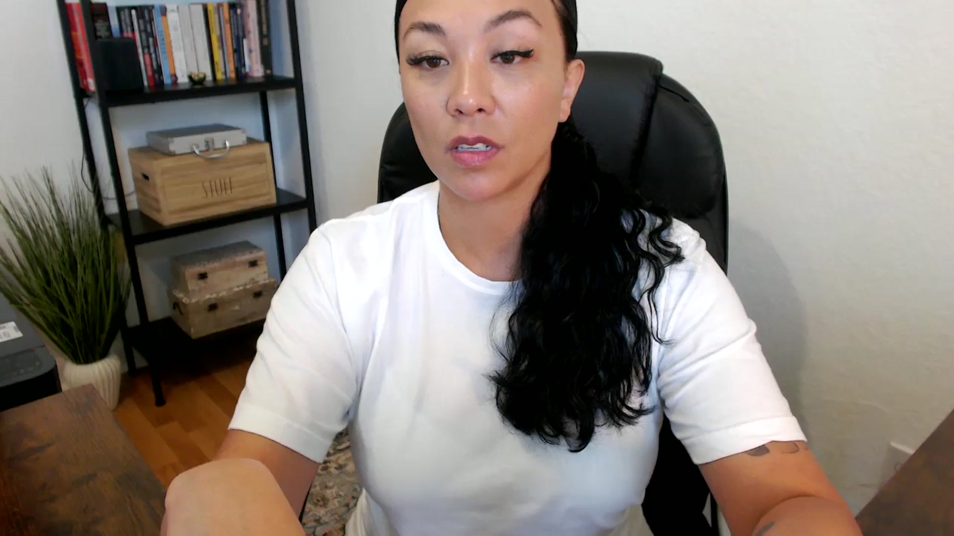 Gallery image thumbnail from MickaylaMoon's myfreecams stream on, 07/16/2024, 17:33 image 3 of 20