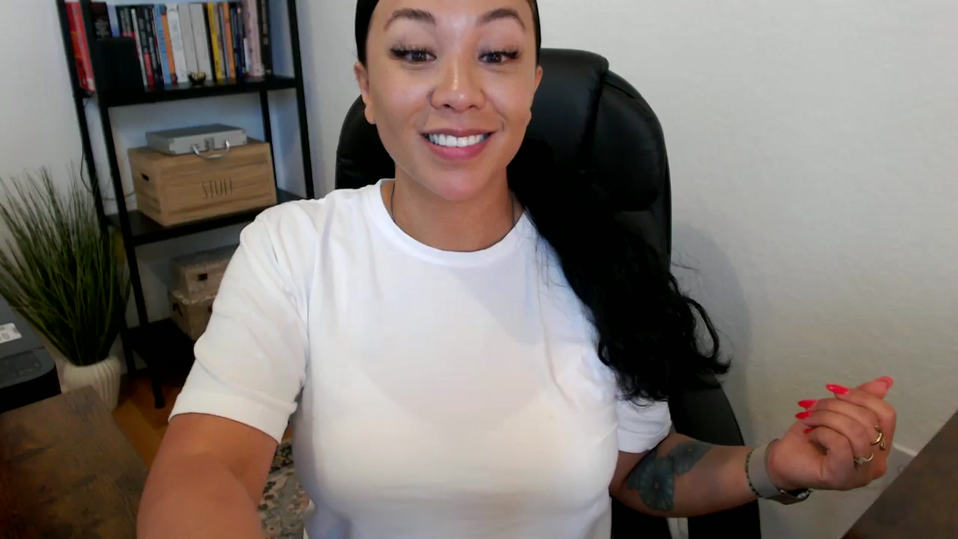 Gallery image thumbnail from MickaylaMoon's myfreecams stream on, 07/16/2024, 17:33 image 13 of 20