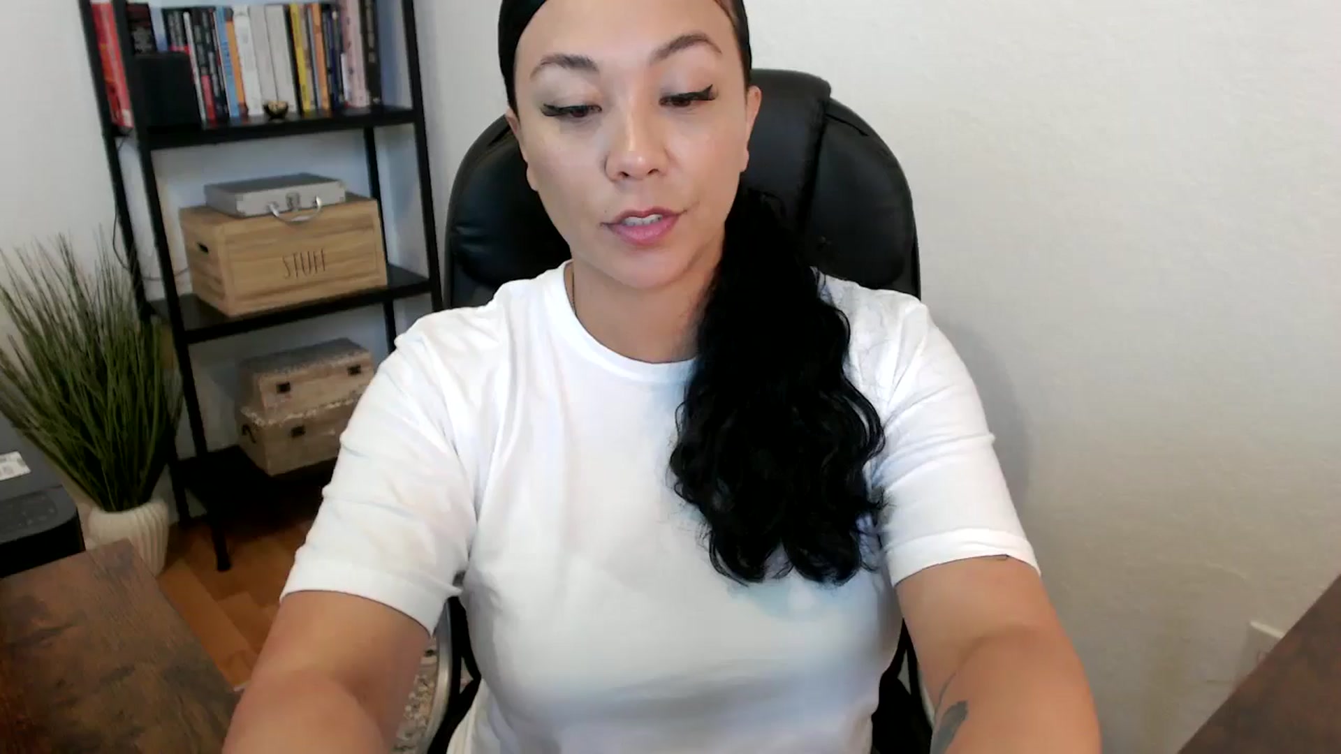 Gallery image thumbnail from MickaylaMoon's myfreecams stream on, 07/16/2024, 17:33 image 18 of 20