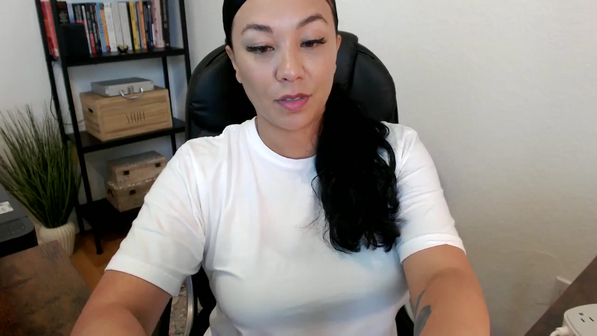 Gallery image thumbnail from MickaylaMoon's myfreecams stream on, 07/16/2024, 17:33 image 19 of 20