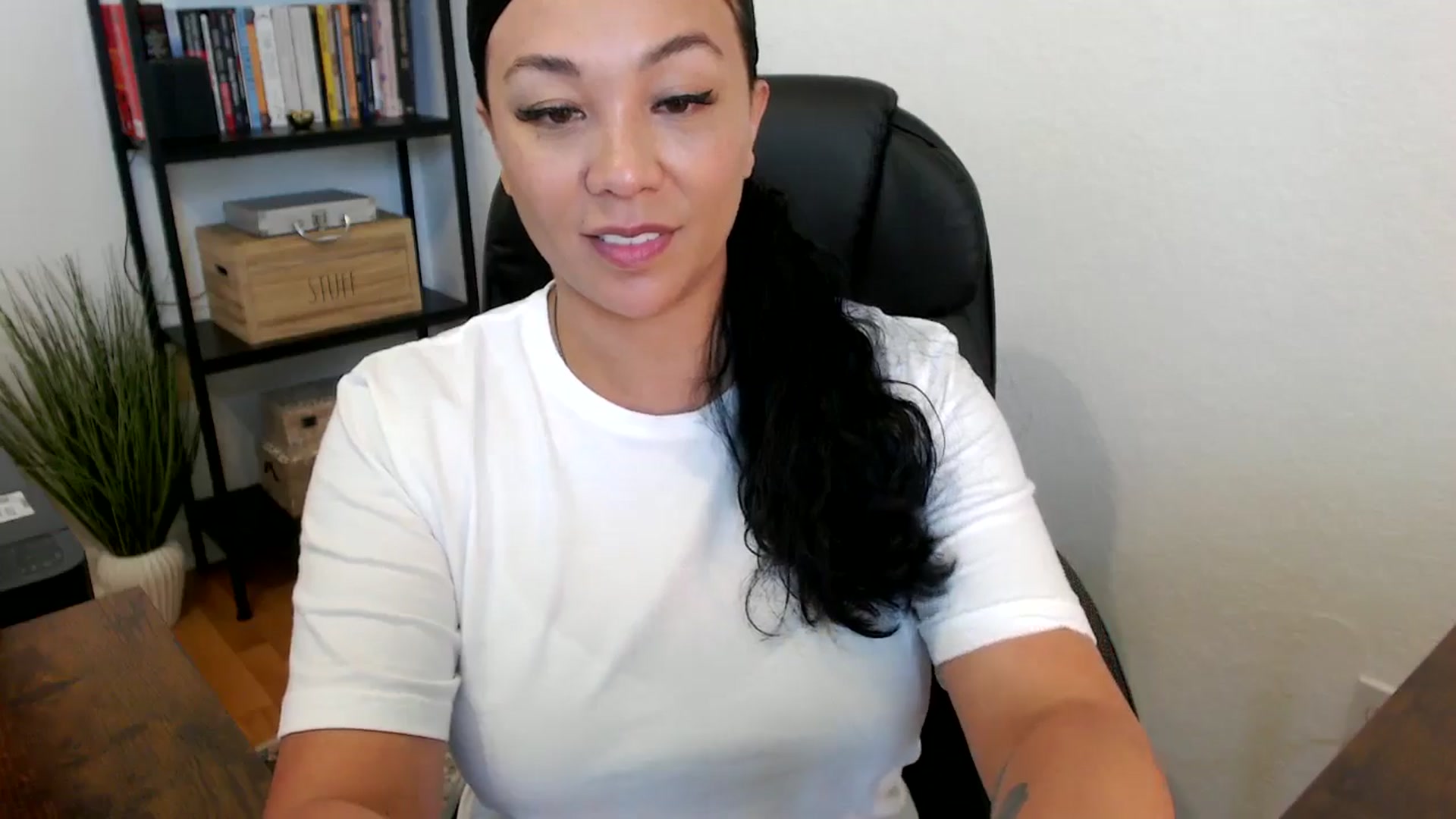 Gallery image thumbnail from MickaylaMoon's myfreecams stream on, 07/16/2024, 17:33 image 5 of 20
