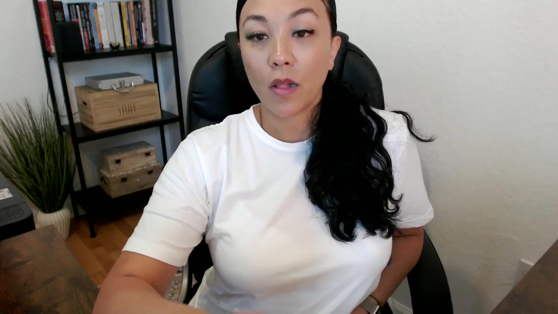 Gallery image thumbnail from MickaylaMoon's myfreecams stream on, 07/16/2024, 17:33 image 17 of 20