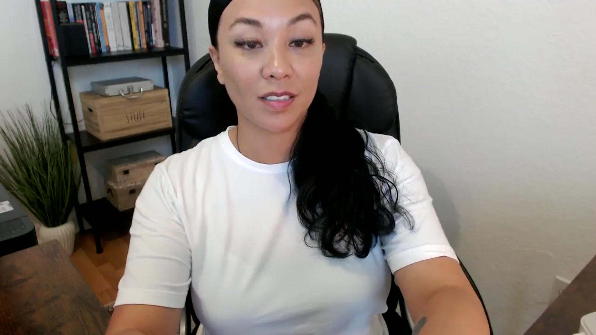 Gallery image thumbnail from MickaylaMoon's myfreecams stream on, 07/16/2024, 18:09 image 10 of 20