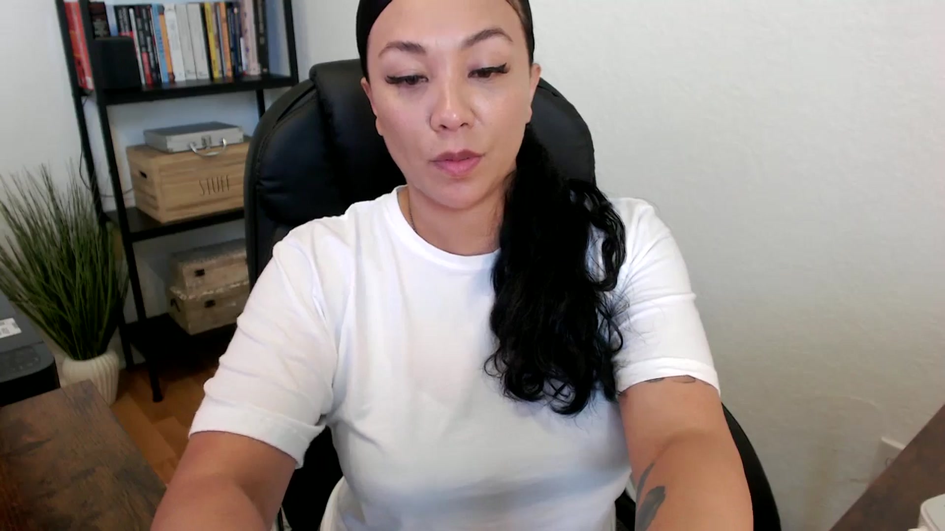 Gallery image thumbnail from MickaylaMoon's myfreecams stream on, 07/16/2024, 18:09 image 16 of 20
