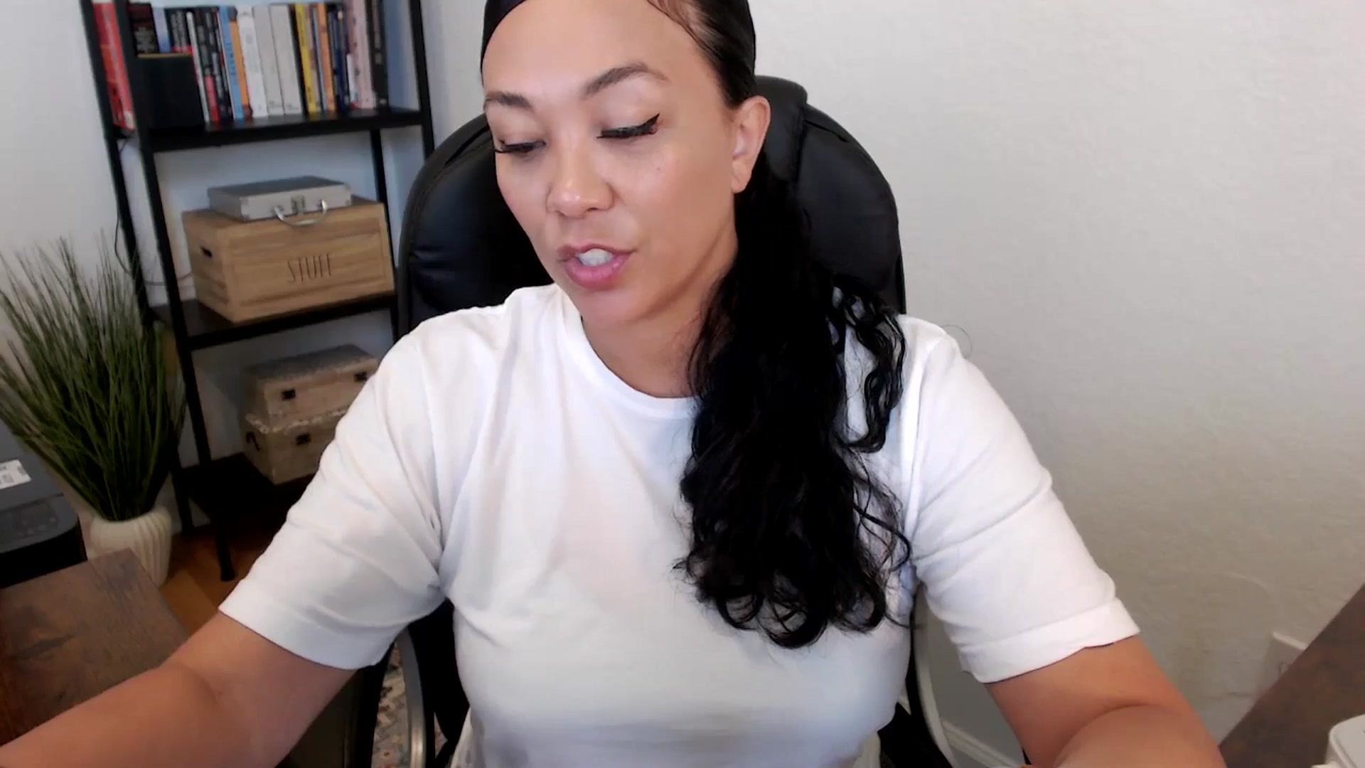 Gallery image thumbnail from MickaylaMoon's myfreecams stream on, 07/16/2024, 18:09 image 18 of 20
