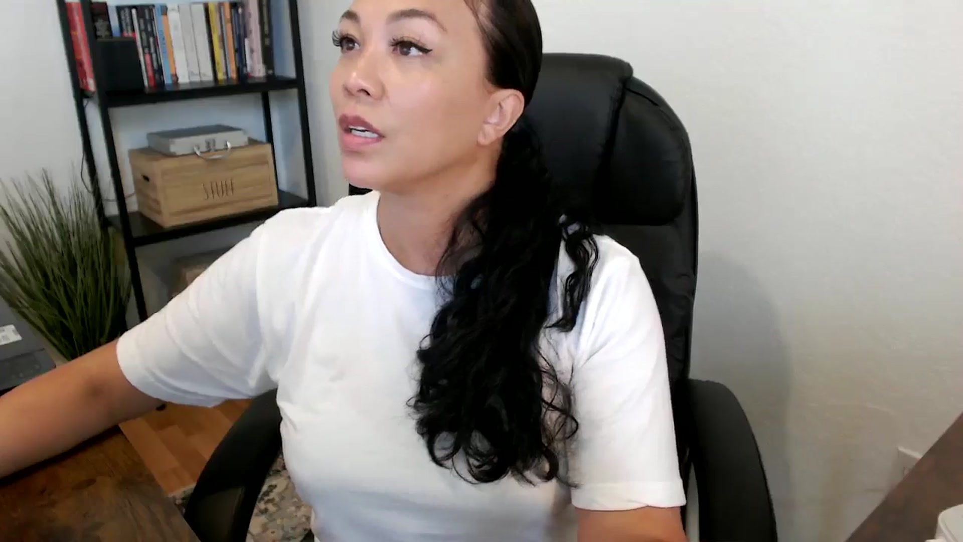 Gallery image thumbnail from MickaylaMoon's myfreecams stream on, 07/16/2024, 18:09 image 19 of 20