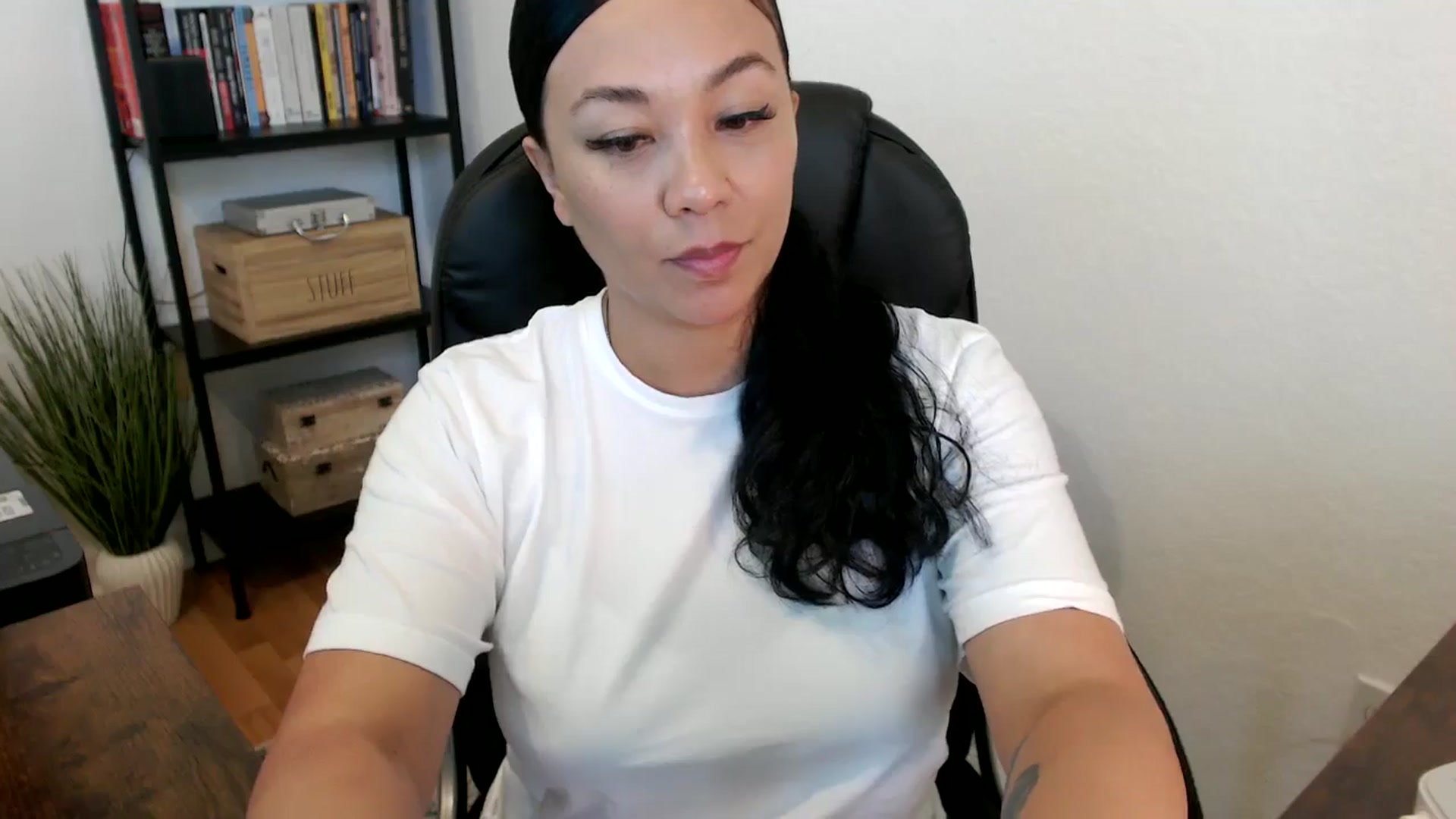 Gallery image thumbnail from MickaylaMoon's myfreecams stream on, 07/16/2024, 18:09 image 11 of 20