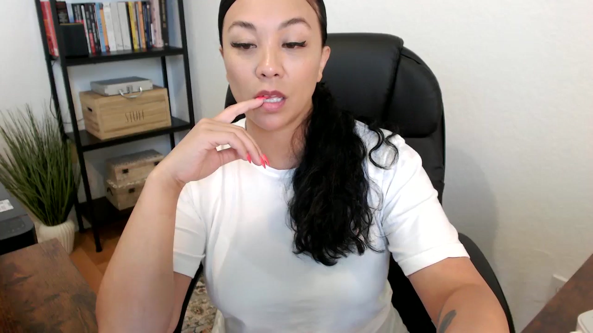 Gallery image thumbnail from MickaylaMoon's myfreecams stream on, 07/16/2024, 18:09 image 2 of 20