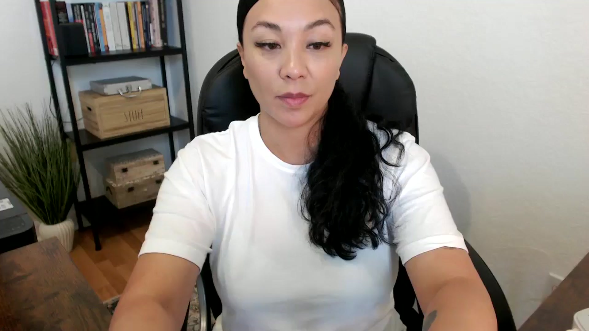 Gallery image thumbnail from MickaylaMoon's myfreecams stream on, 07/16/2024, 18:09 image 1 of 20