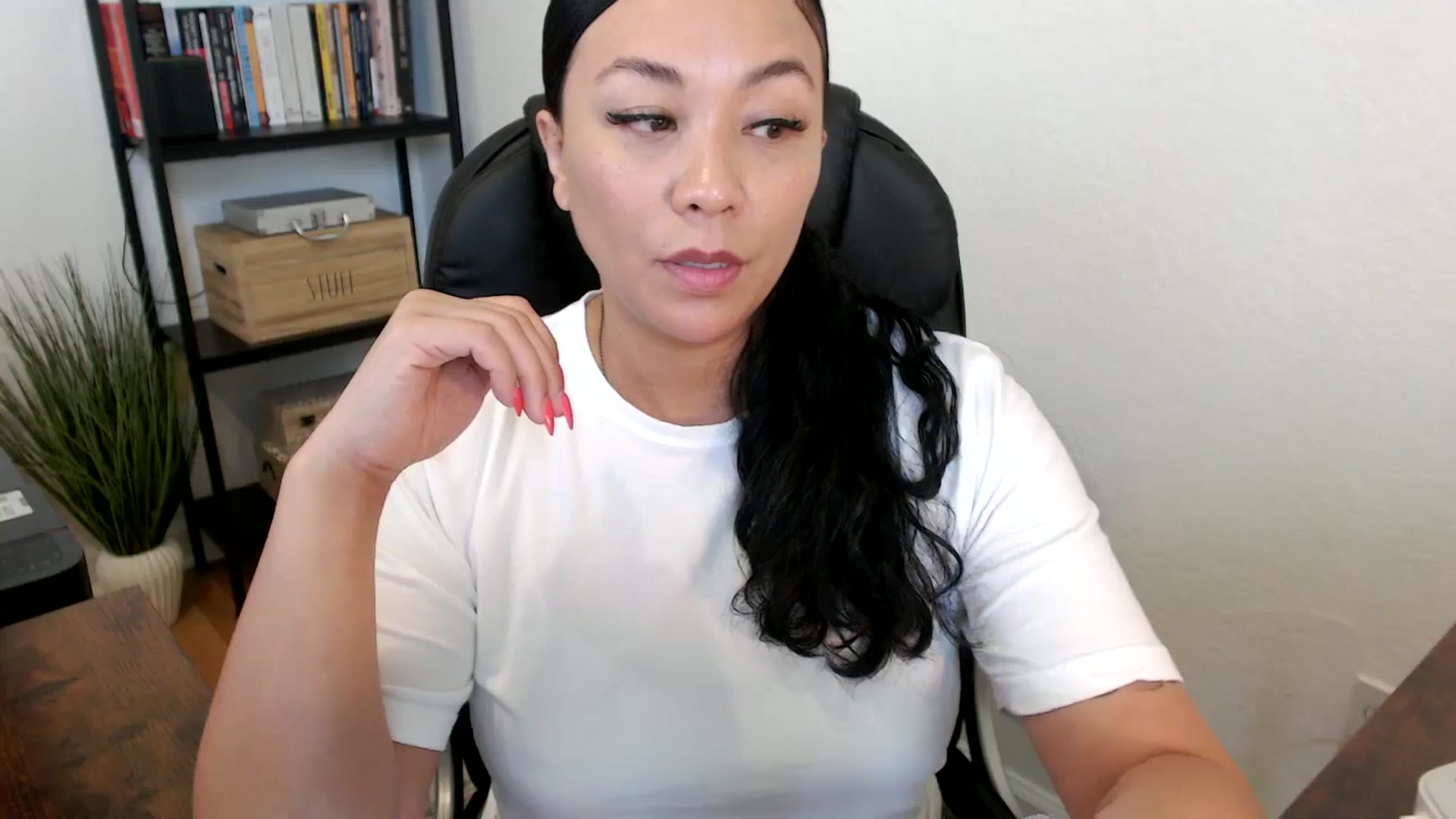 Gallery image thumbnail from MickaylaMoon's myfreecams stream on, 07/16/2024, 18:09 image 17 of 20