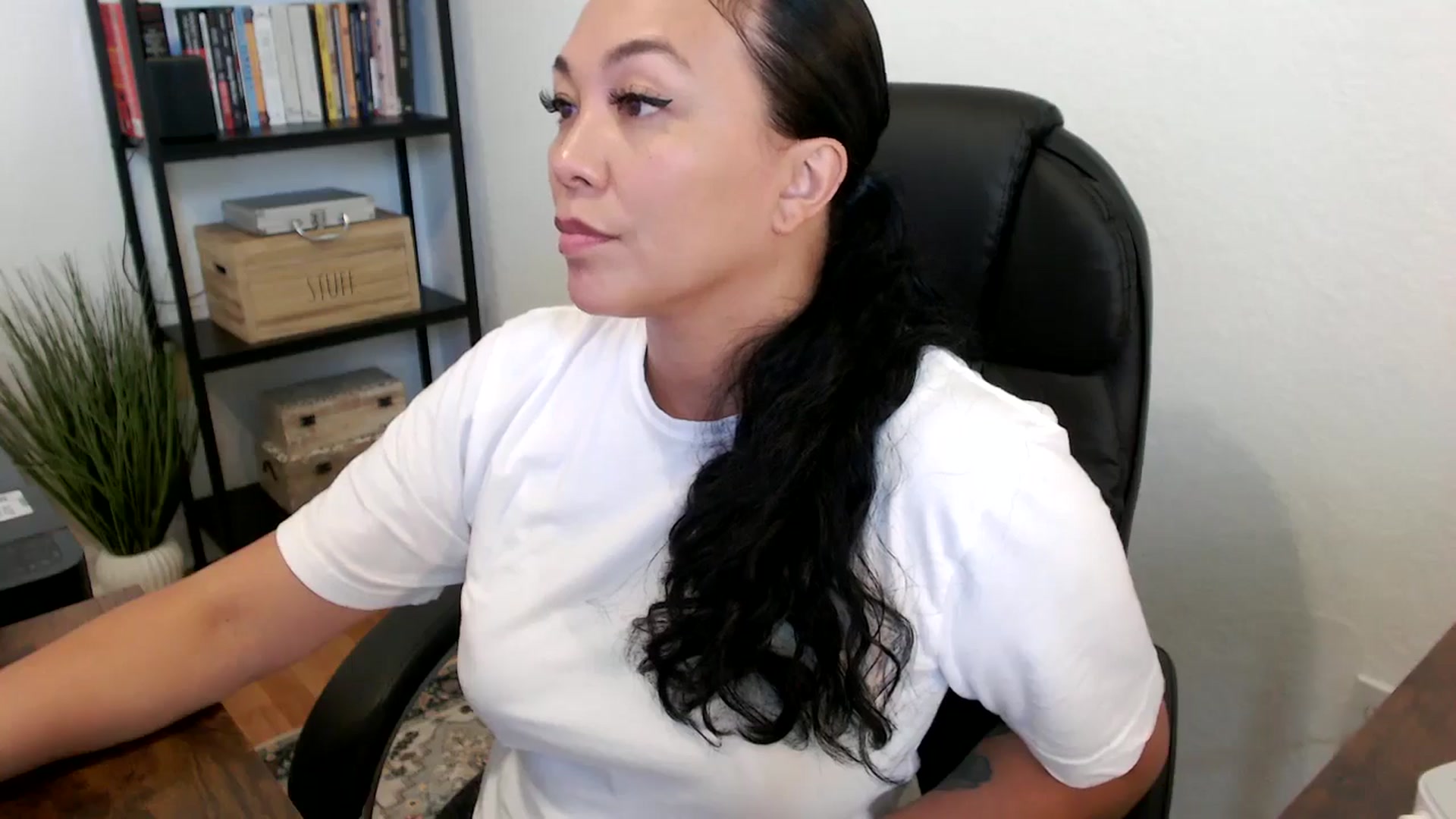 Gallery image thumbnail from MickaylaMoon's myfreecams stream on, 07/16/2024, 18:09 image 12 of 20