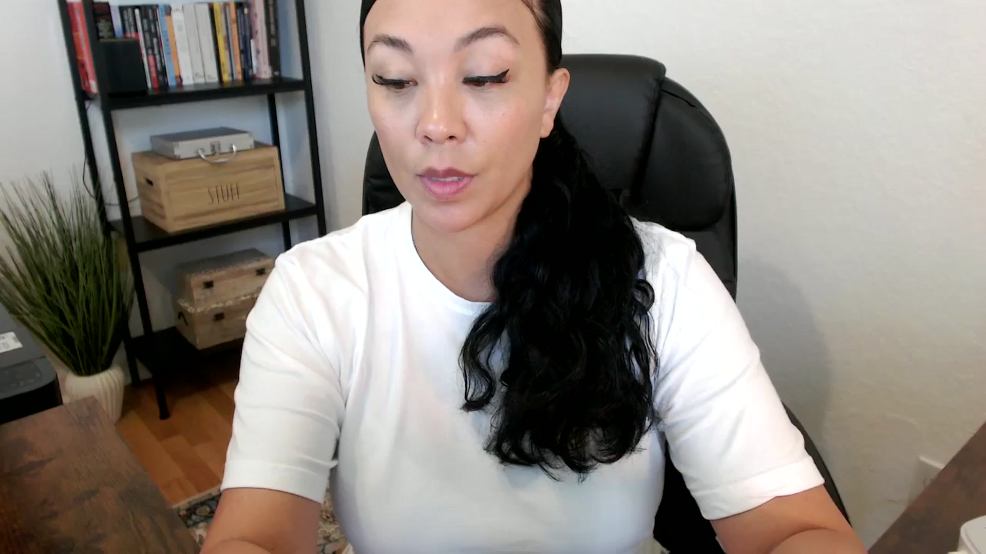 Gallery image thumbnail from MickaylaMoon's myfreecams stream on, 07/16/2024, 18:31 image 3 of 20