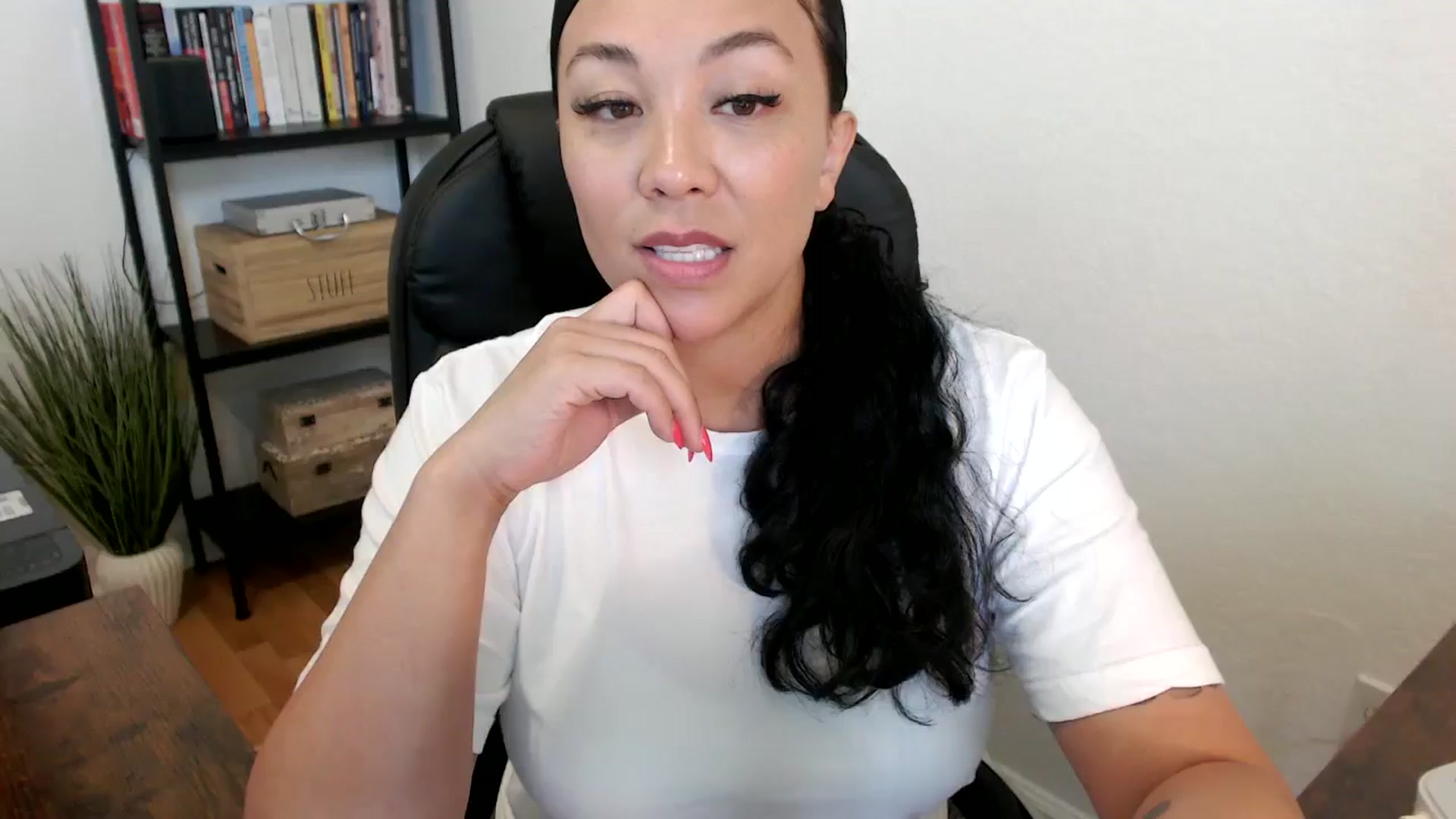 Gallery image thumbnail from MickaylaMoon's myfreecams stream on, 07/16/2024, 18:31 image 17 of 20