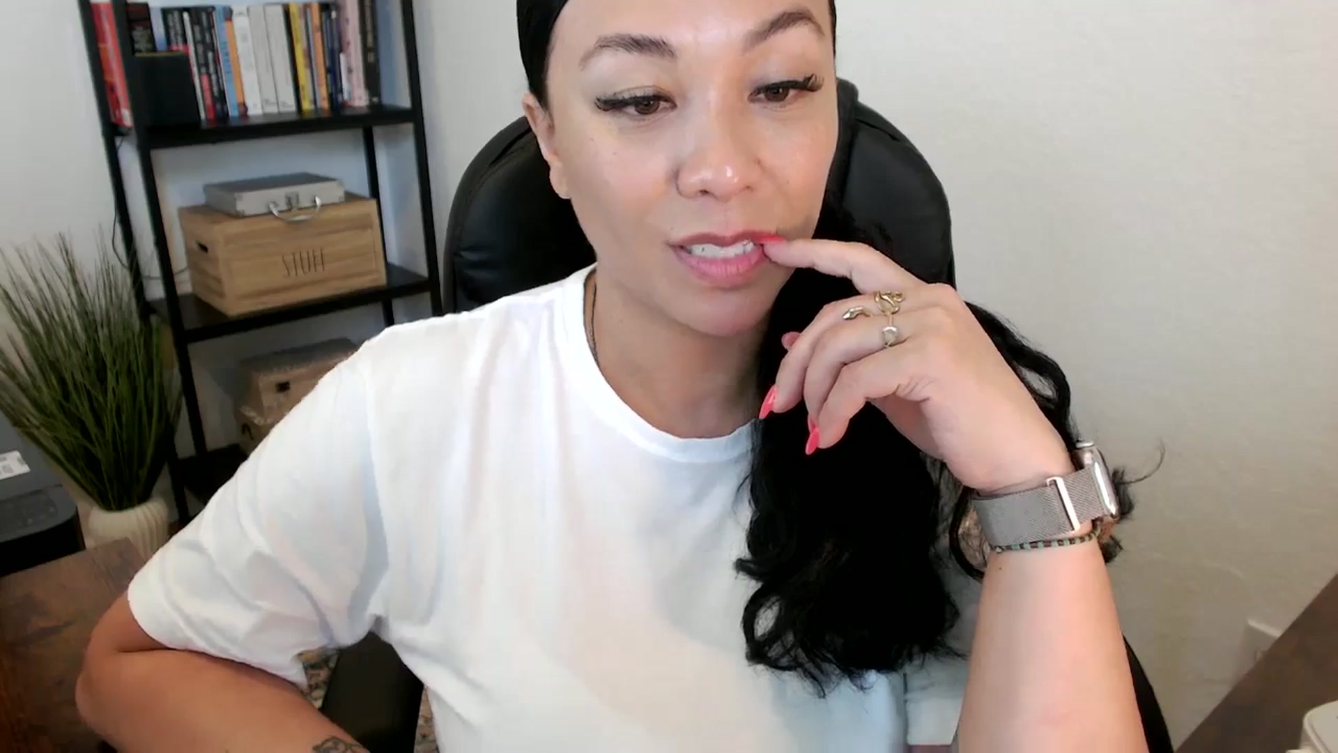 Gallery image thumbnail from MickaylaMoon's myfreecams stream on, 07/16/2024, 18:31 image 5 of 20