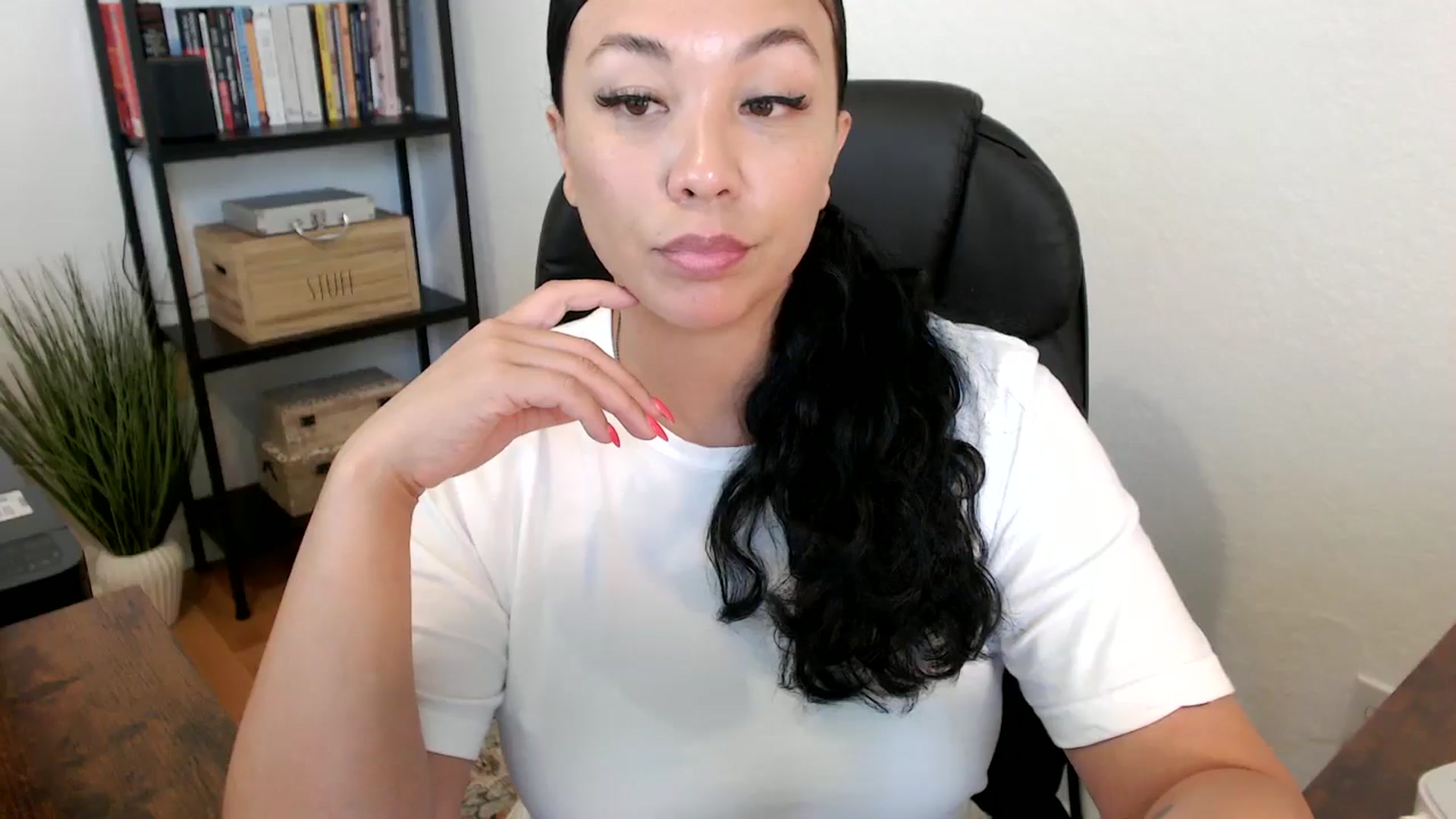 Gallery image thumbnail from MickaylaMoon's myfreecams stream on, 07/16/2024, 18:31 image 2 of 20